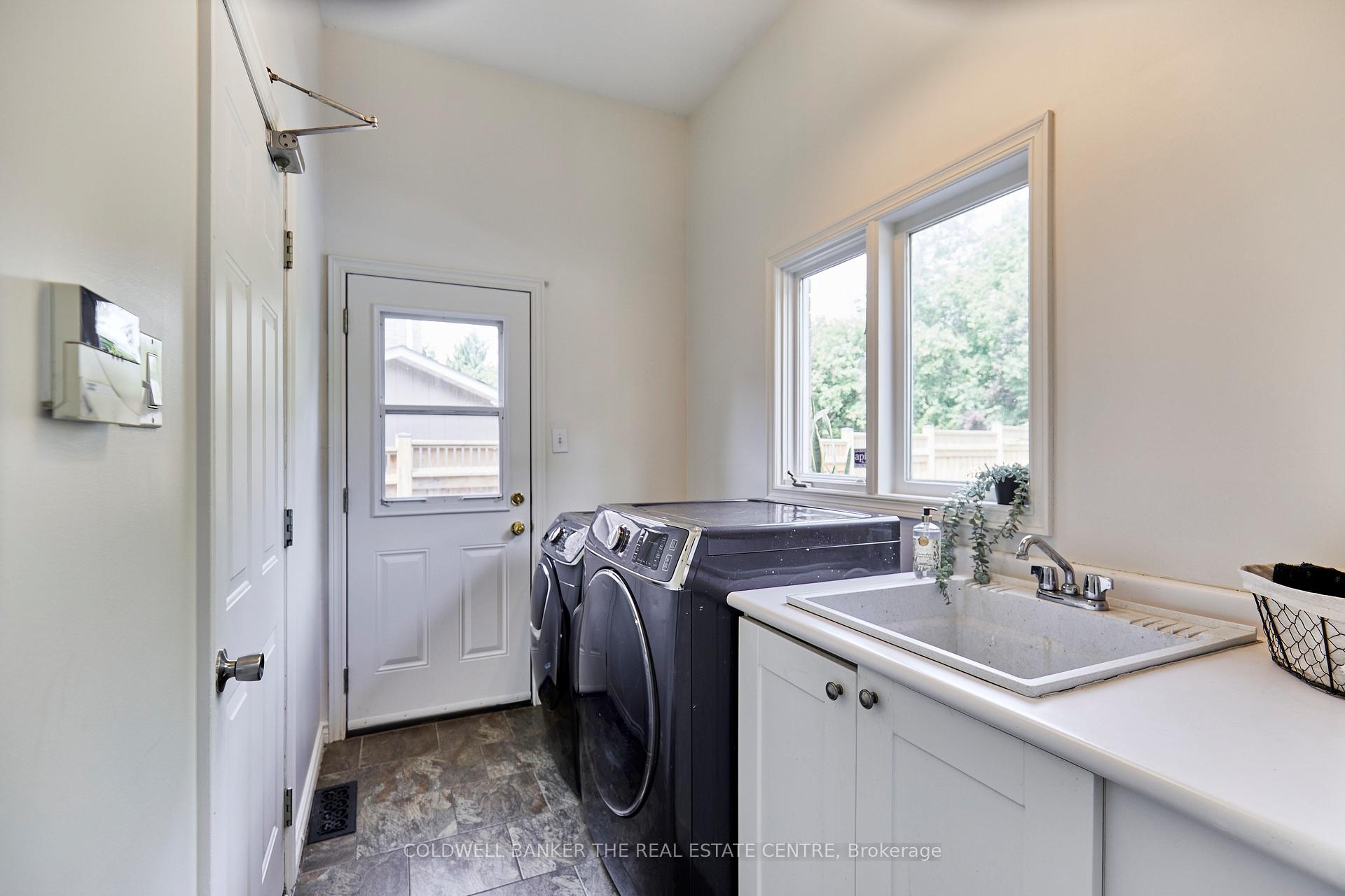 Photo 19 of 1056 Stone Cottage Crescent, Oshawa, Pinecrest — HOMEH