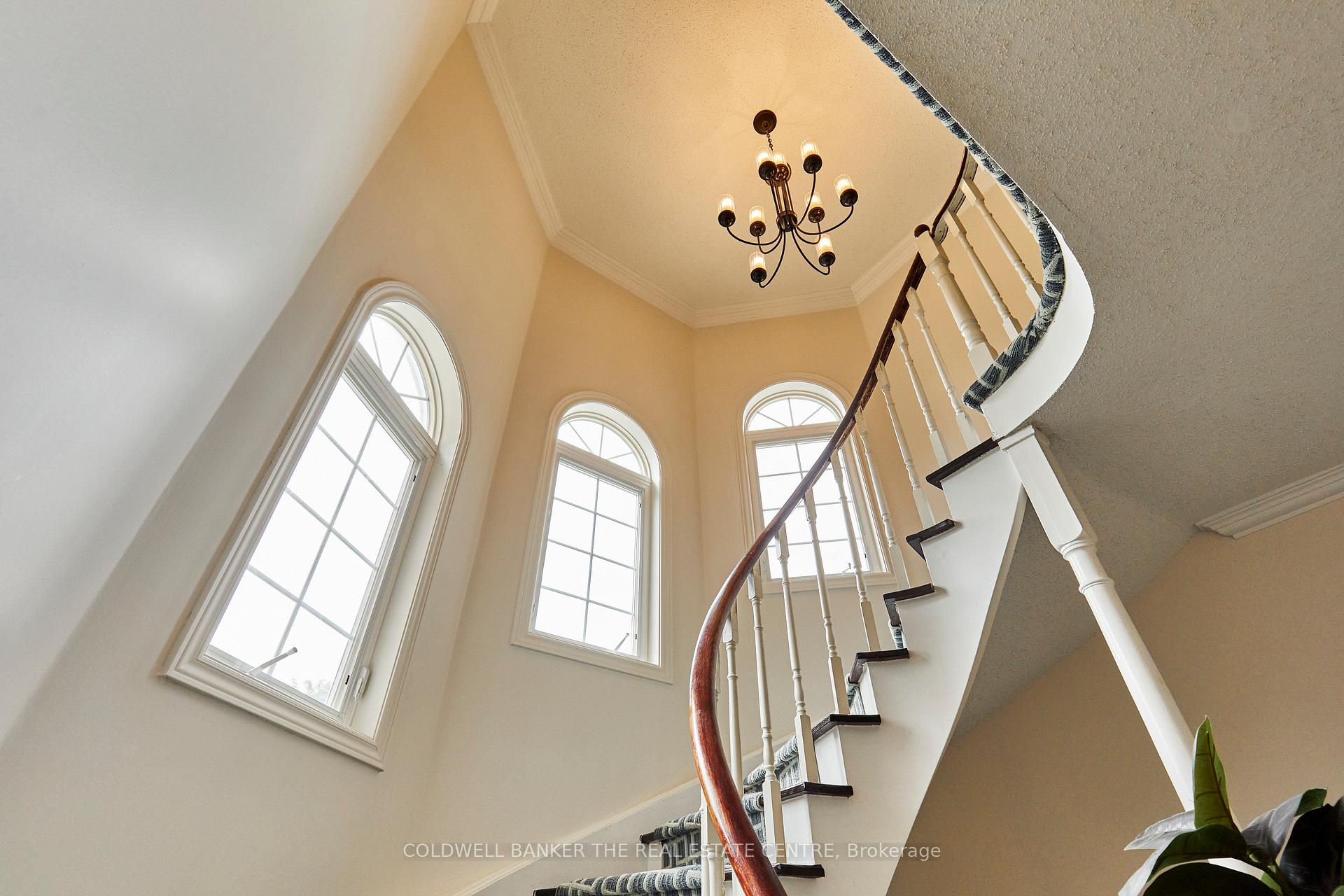Photo 21 of 1056 Stone Cottage Crescent, Oshawa, Pinecrest — HOMEH