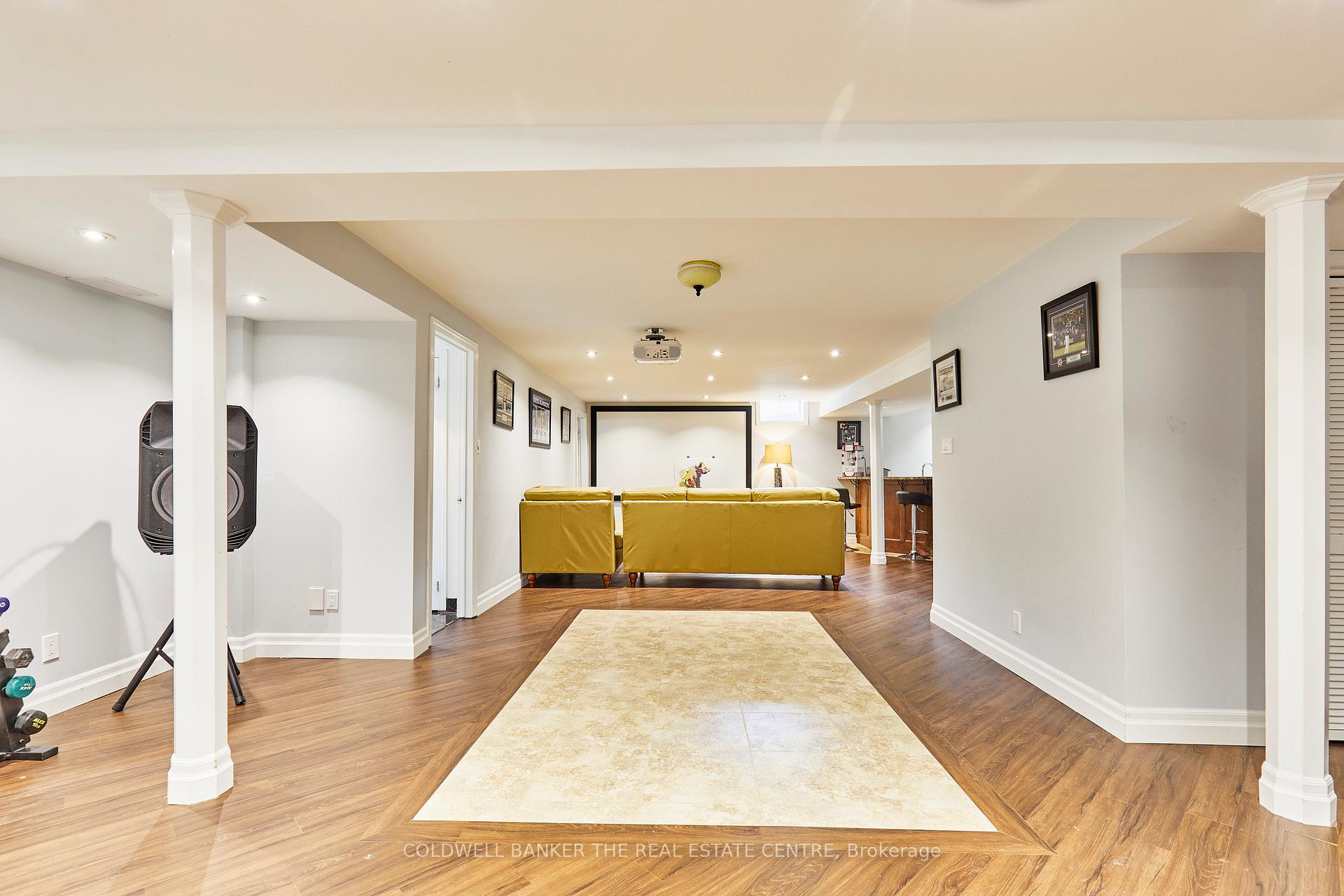 Photo 35 of 1056 Stone Cottage Crescent, Oshawa, Pinecrest — HOMEH