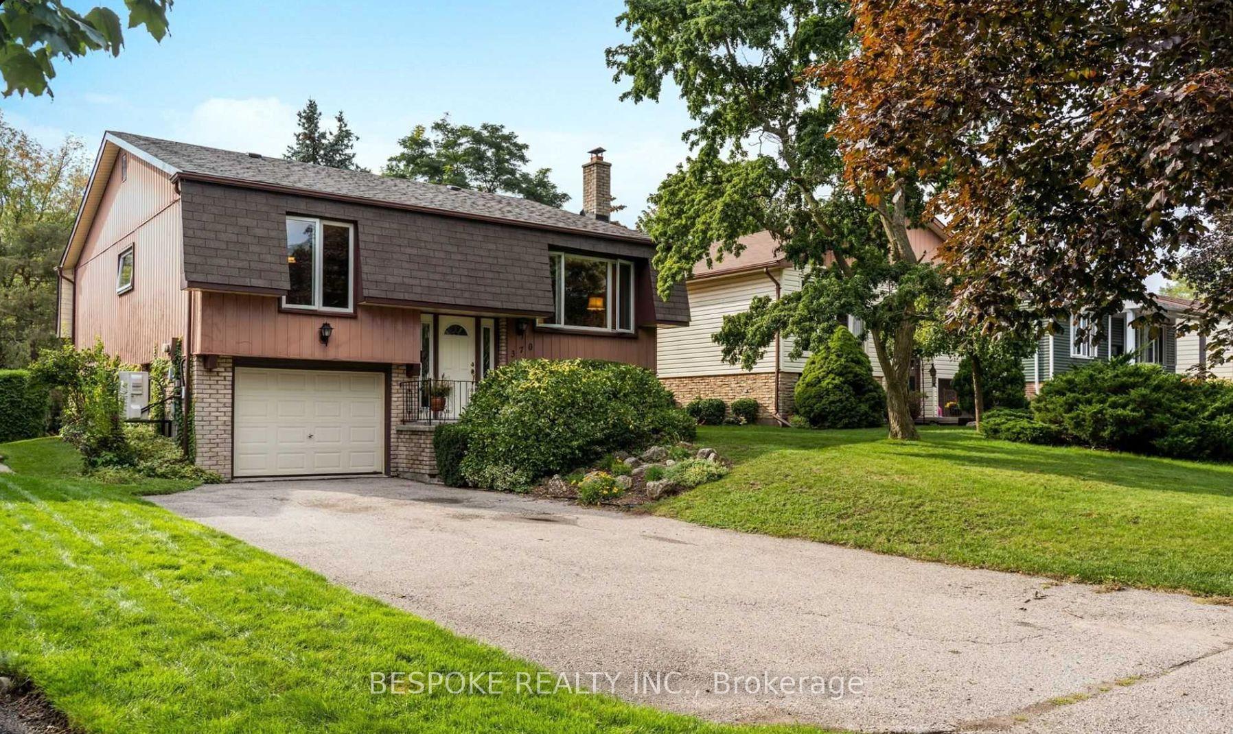 Front of Unit Bsmt, 370 Colonsay Court