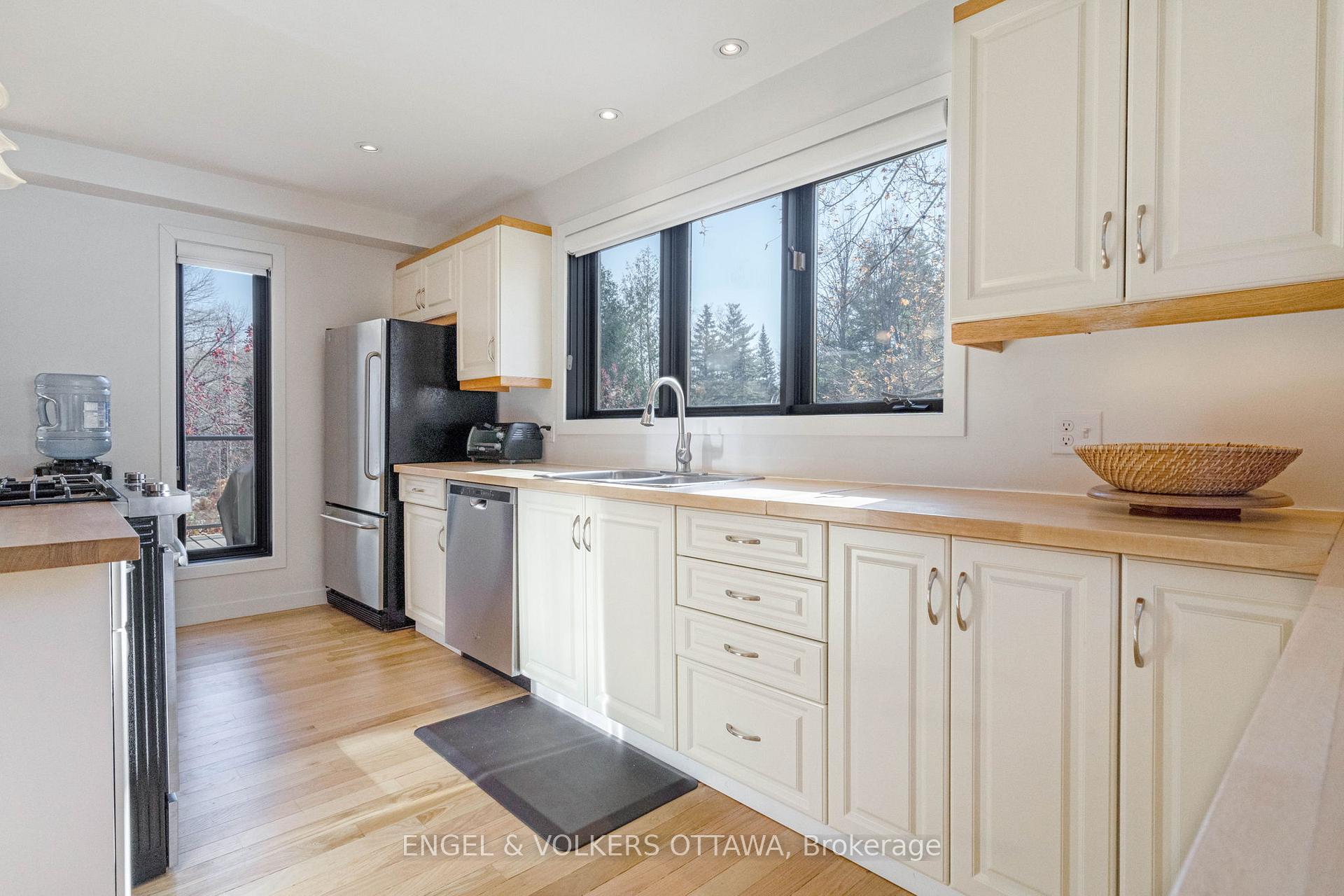 Photo 9 of 1438 Gerald Street, Ottawa, Springridge/East Village — HOMEH