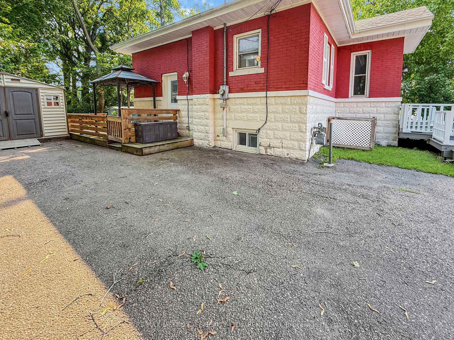 Photo 3 of 19 Lorne Street S, Renfrew — HOMEH