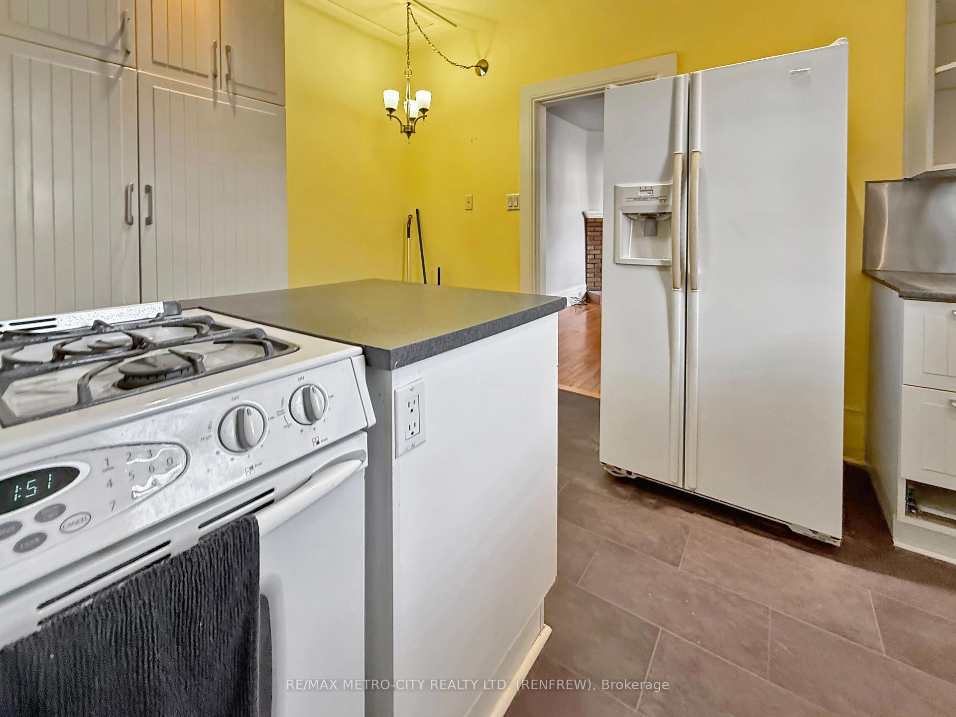 Photo 6 of 19 Lorne Street S, Renfrew — HOMEH