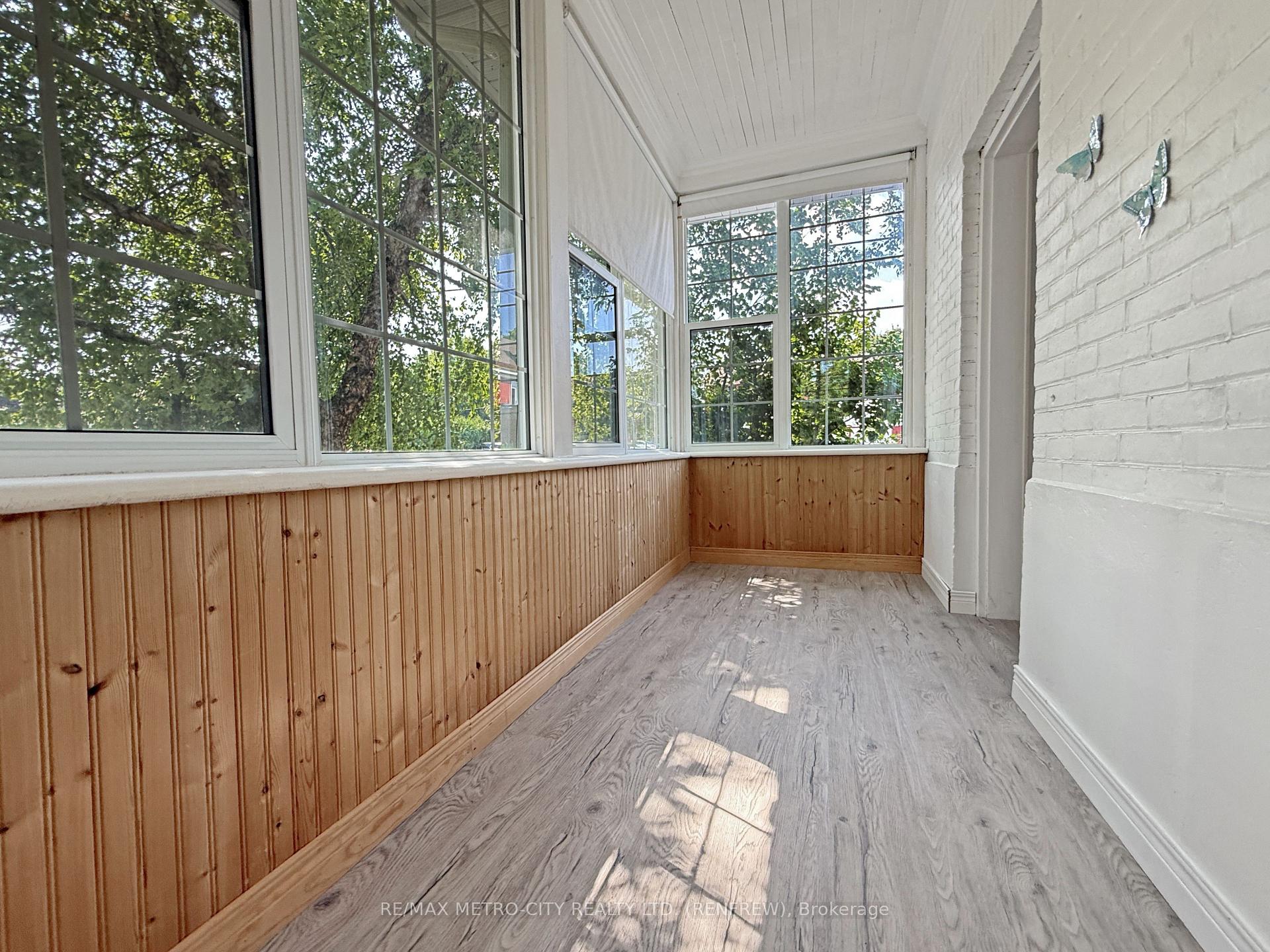 Photo 10 of 19 Lorne Street S, Renfrew — HOMEH