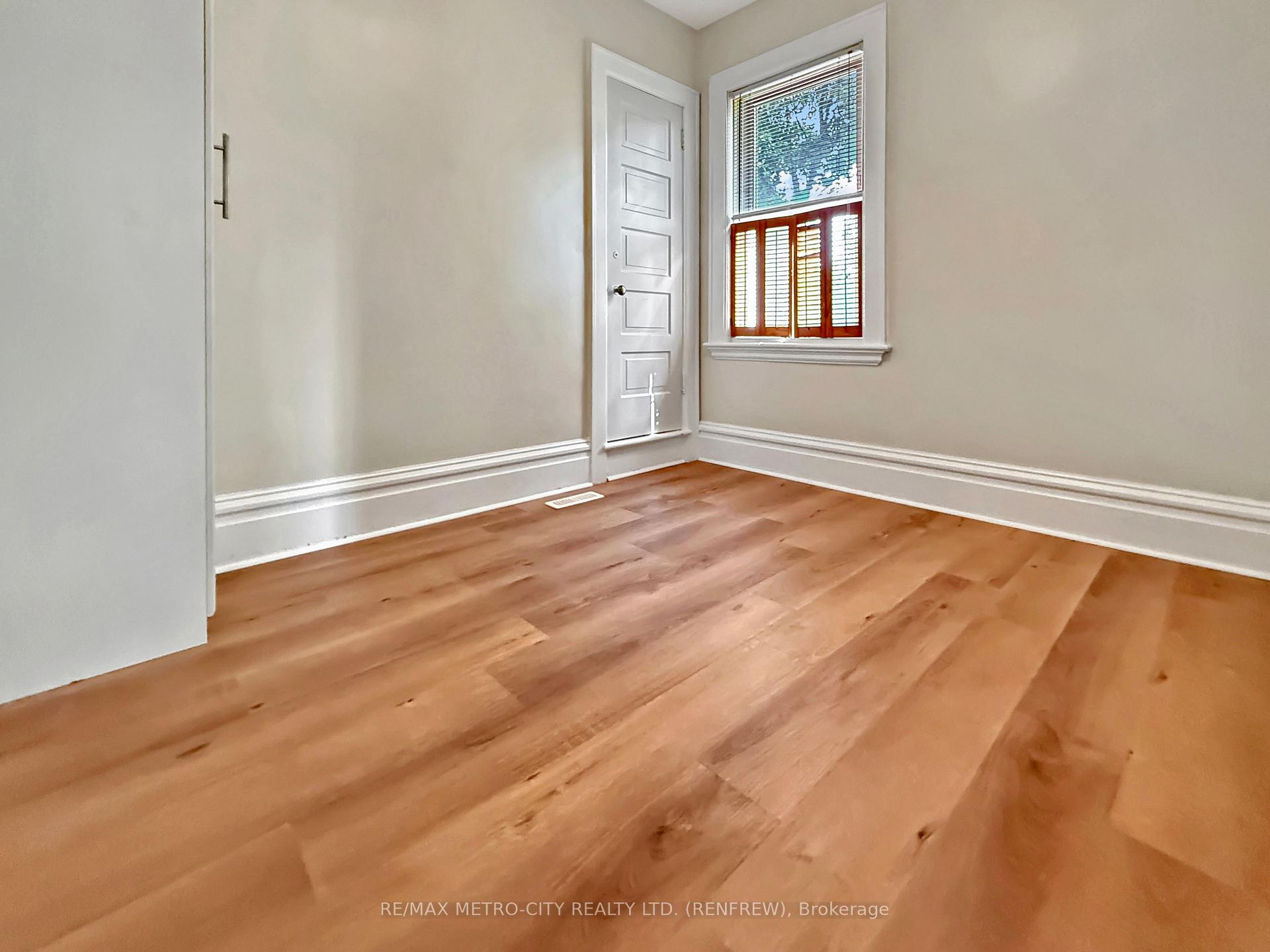 Photo 13 of 19 Lorne Street S, Renfrew — HOMEH
