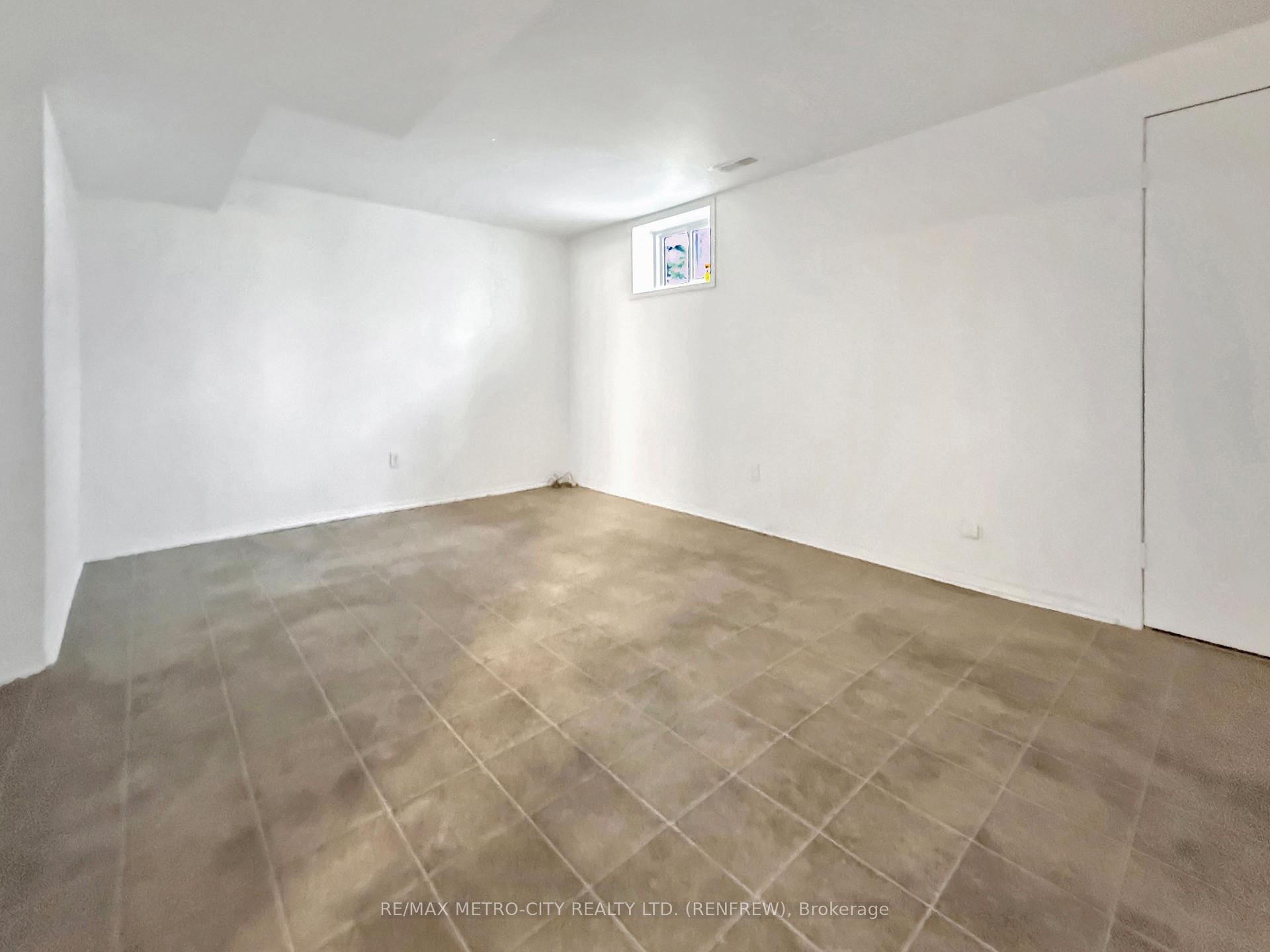 Photo 17 of 19 Lorne Street S, Renfrew — HOMEH