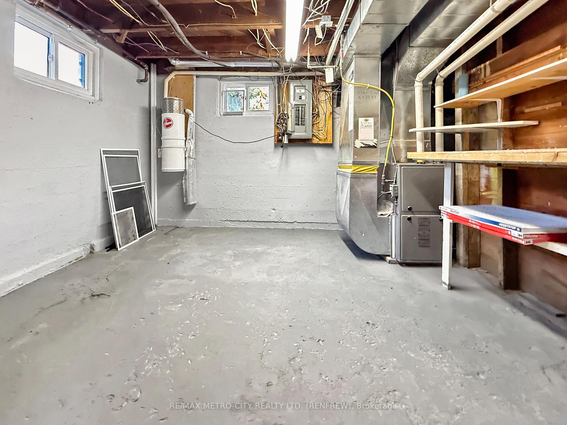 Photo 18 of 19 Lorne Street S, Renfrew — HOMEH
