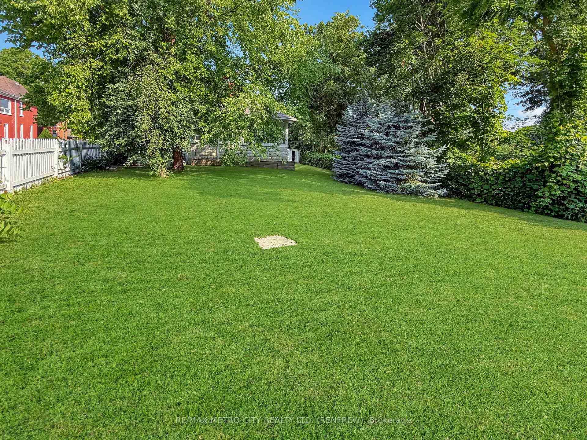 Photo 22 of 19 Lorne Street S, Renfrew — HOMEH