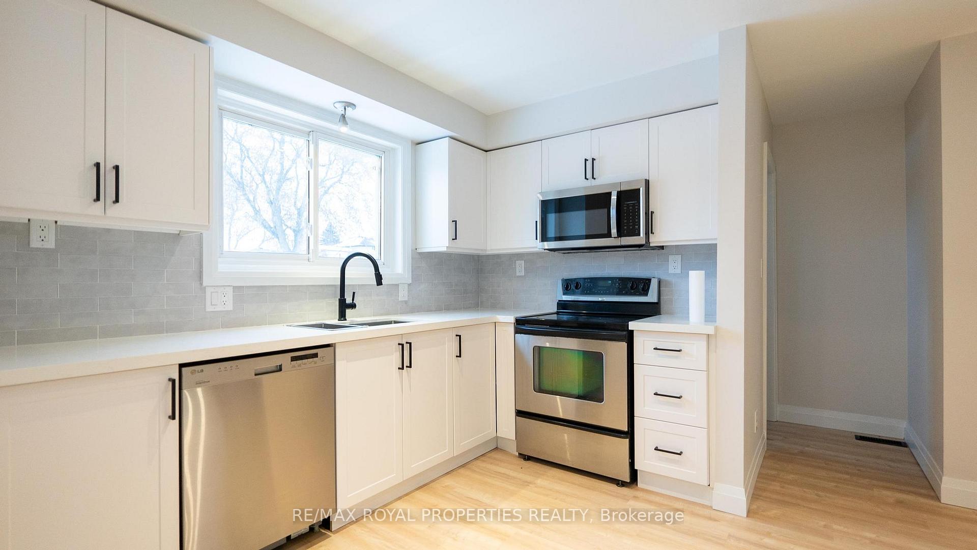 Photo 3 of 1351 Fundy #Main Street, Oshawa, Lakeview — HOMEH