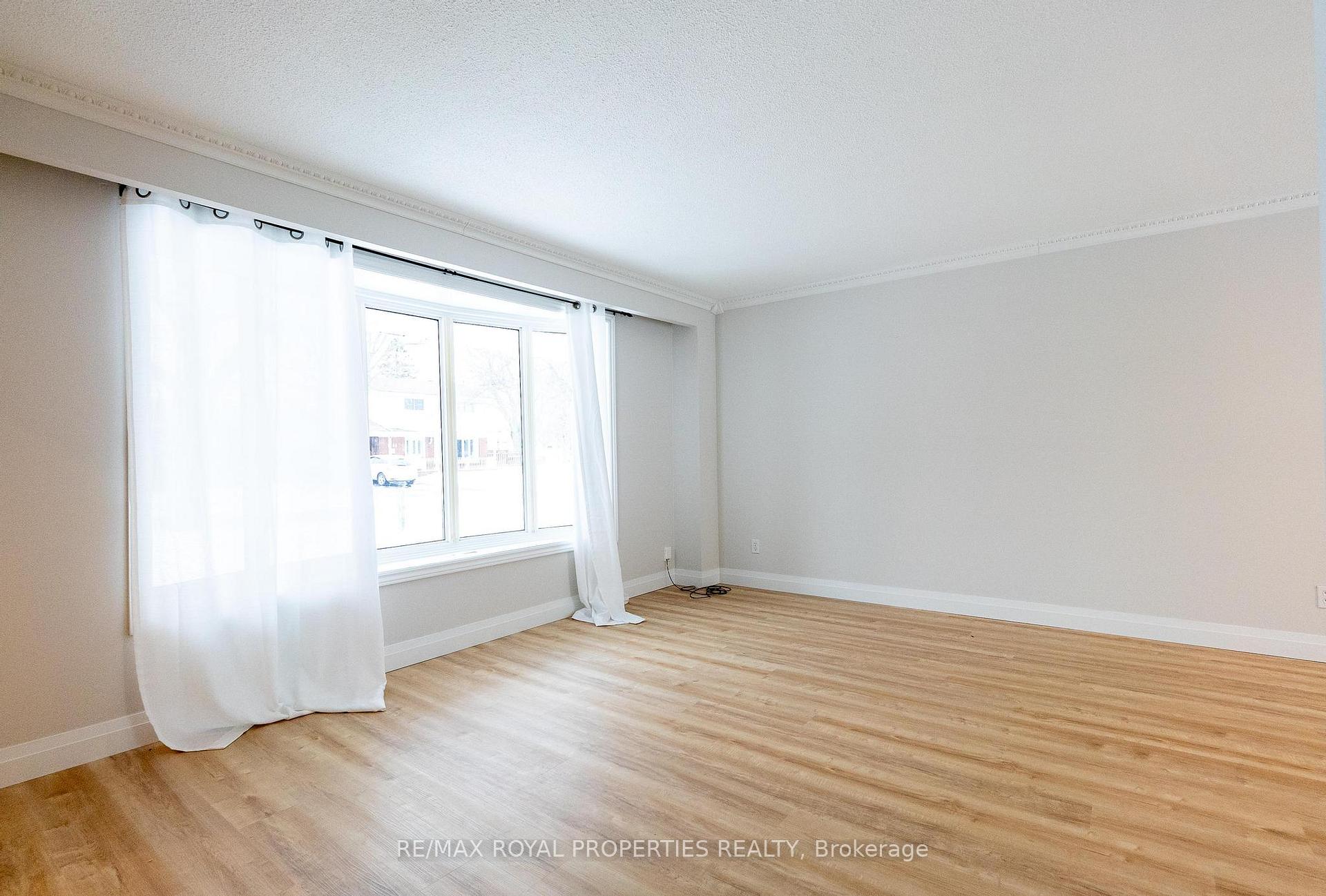 Photo 13 of 1351 Fundy #Main Street, Oshawa, Lakeview — HOMEH
