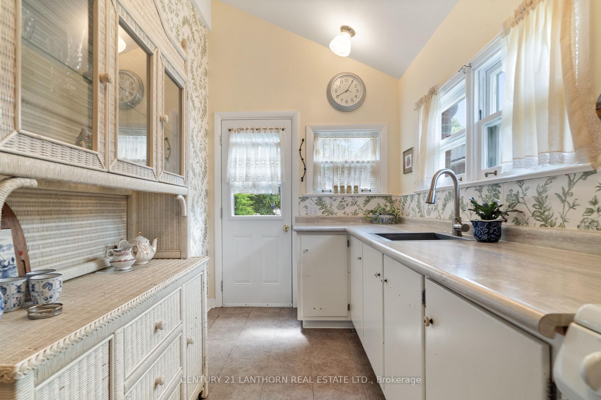 Photo 21 of 76 King Street, Prince Edward County, Picton Ward — HOMEH