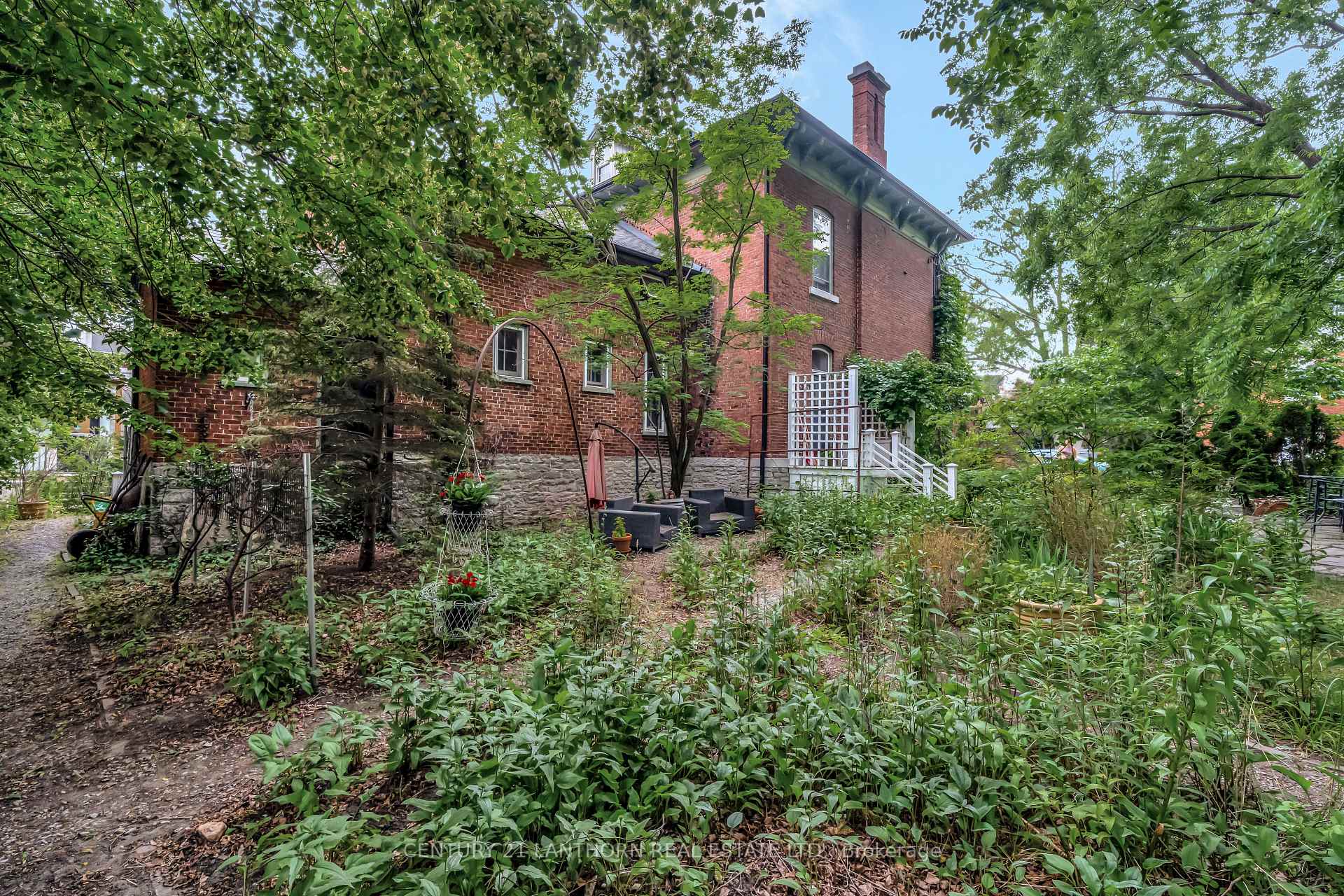 Photo 50 of 76 King Street, Prince Edward County, Picton Ward — HOMEH