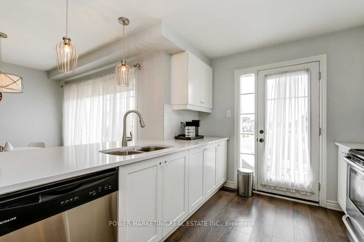 Photo 14 of 319 Sweetfern Crescent, Ottawa, Avalon West — HOMEH