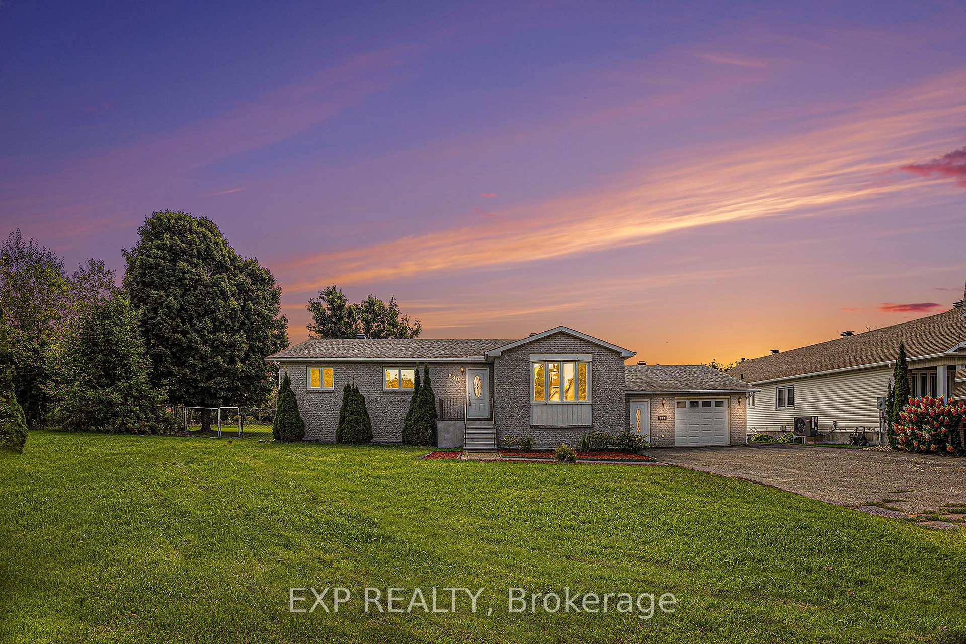 Photo 2 of 880 Beauregard Crescent, Ottawa, Fallingbrook/Ridgemount — HOMEH