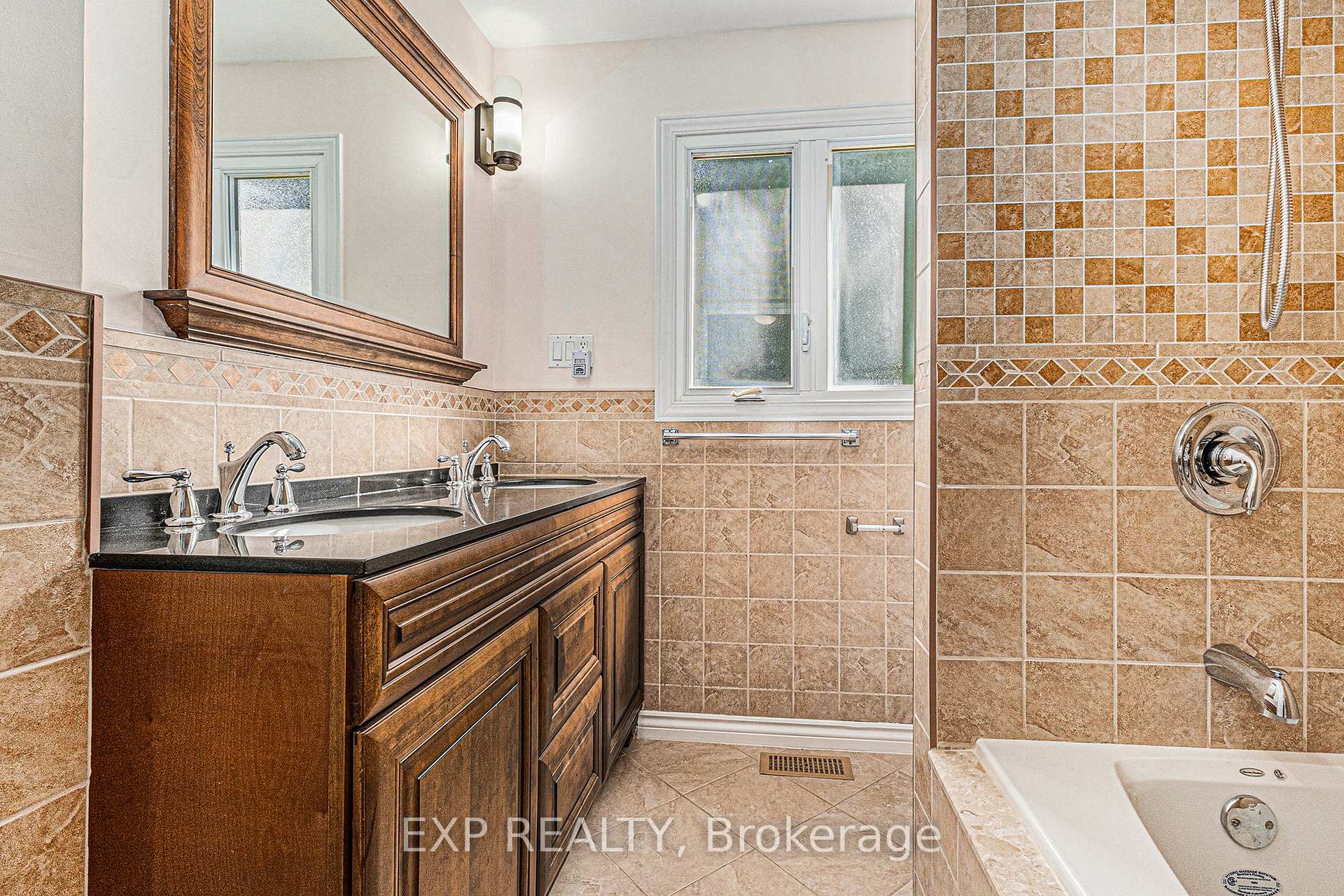 Photo 16 of 880 Beauregard Crescent, Ottawa, Fallingbrook/Ridgemount — HOMEH