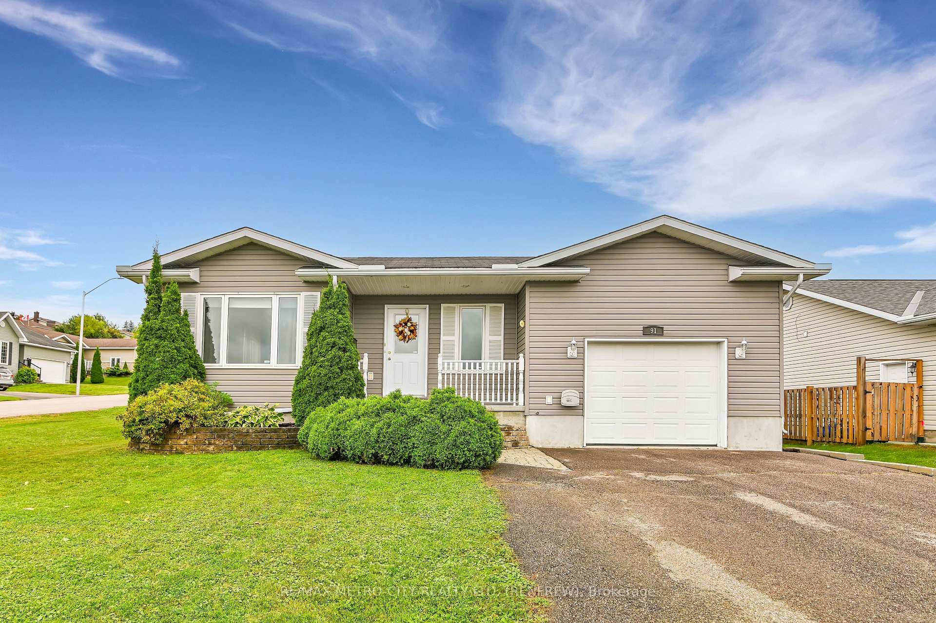 Photo 2 of 91 Haramis Drive, Renfrew — HOMEH