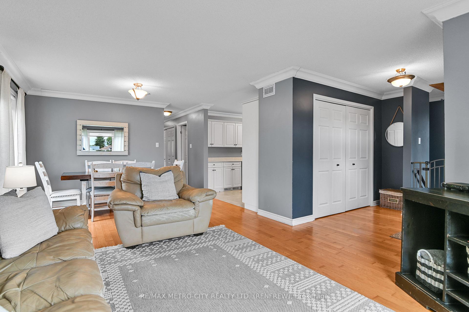 Photo 5 of 91 Haramis Drive, Renfrew — HOMEH