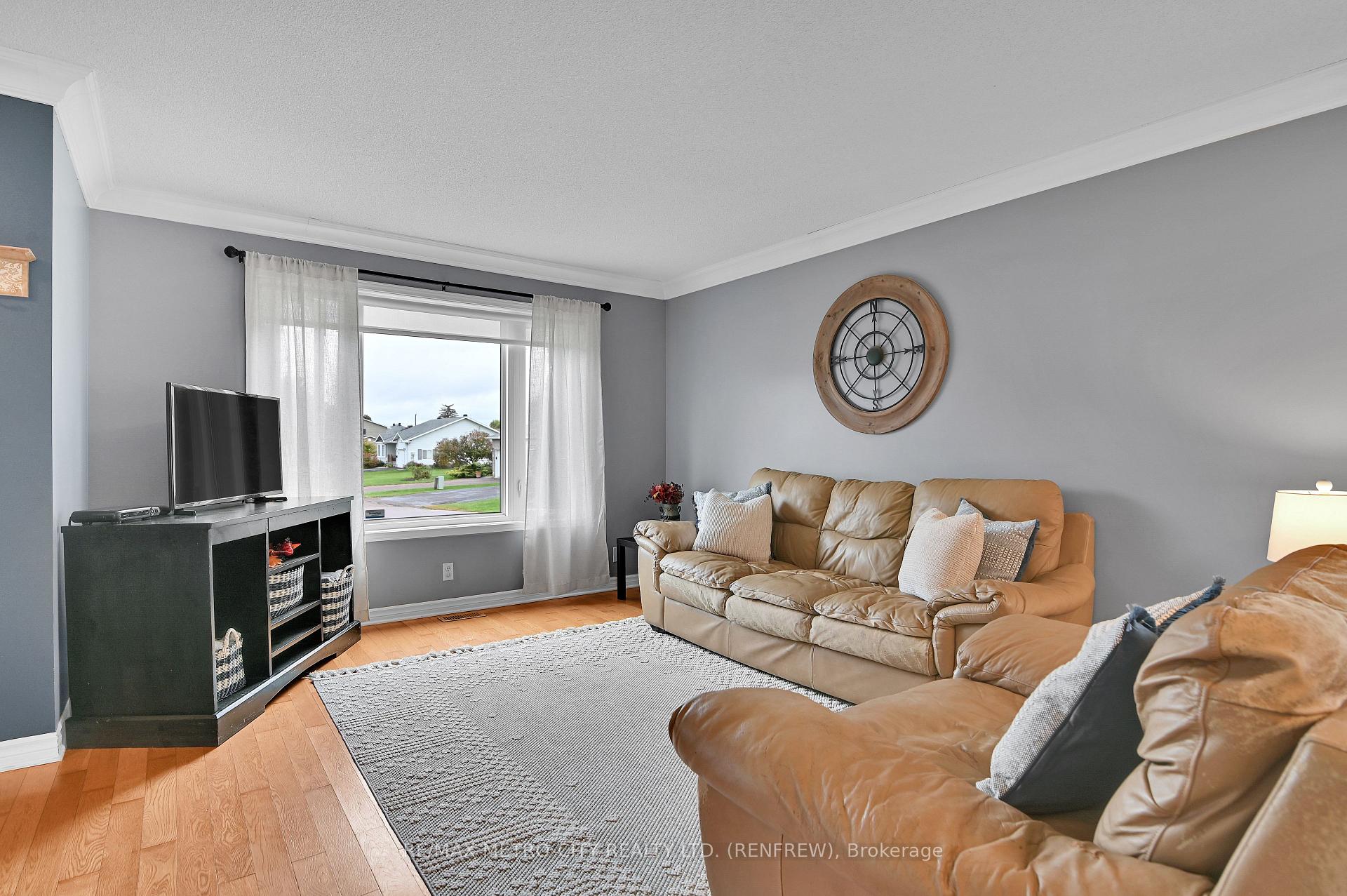 Photo 6 of 91 Haramis Drive, Renfrew — HOMEH