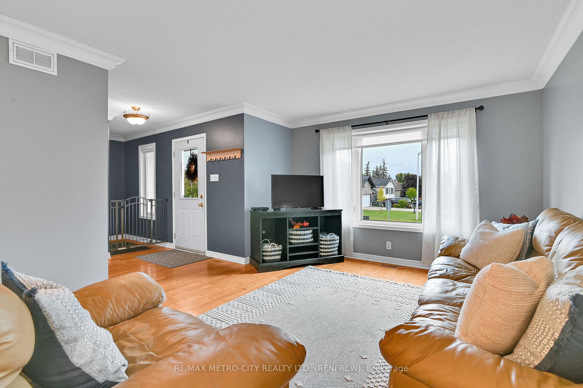 Photo 7 of 91 Haramis Drive, Renfrew — HOMEH