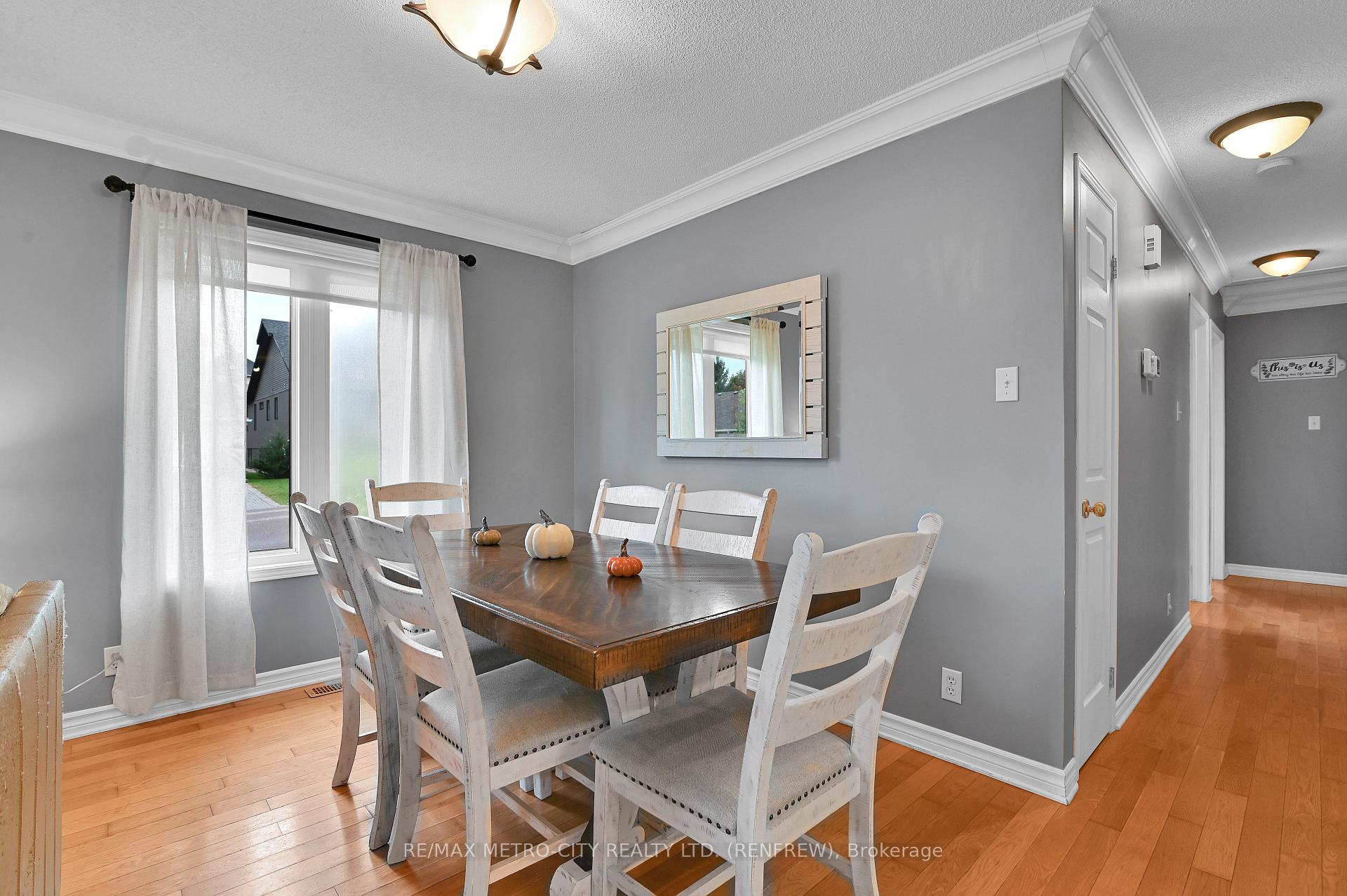 Photo 8 of 91 Haramis Drive, Renfrew — HOMEH