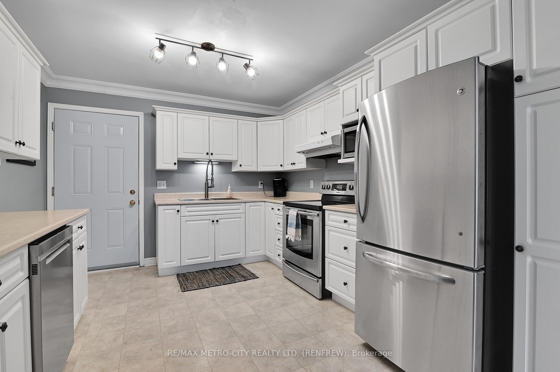 Photo 9 of 91 Haramis Drive, Renfrew — HOMEH