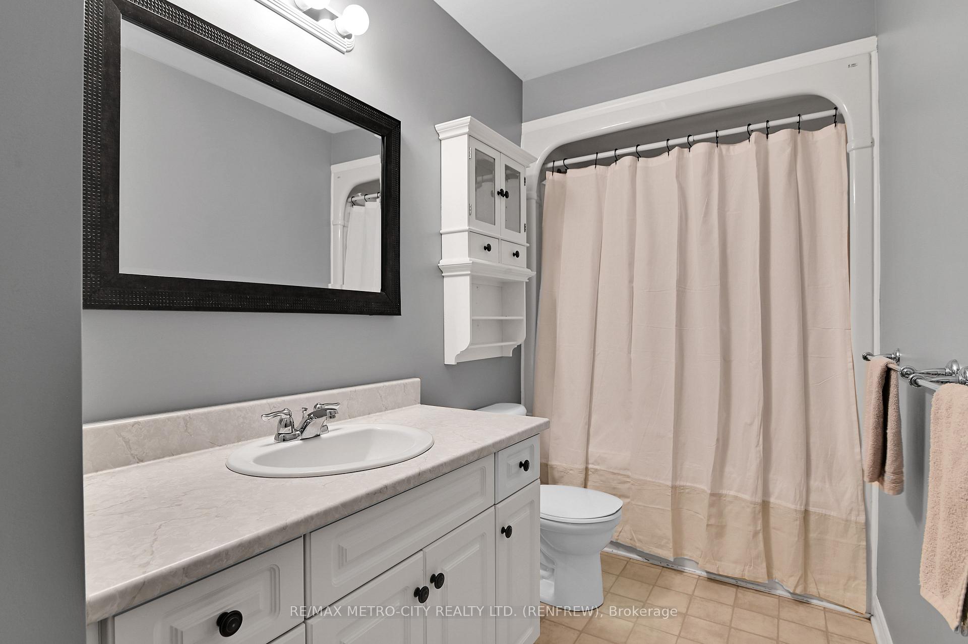 Photo 13 of 91 Haramis Drive, Renfrew — HOMEH