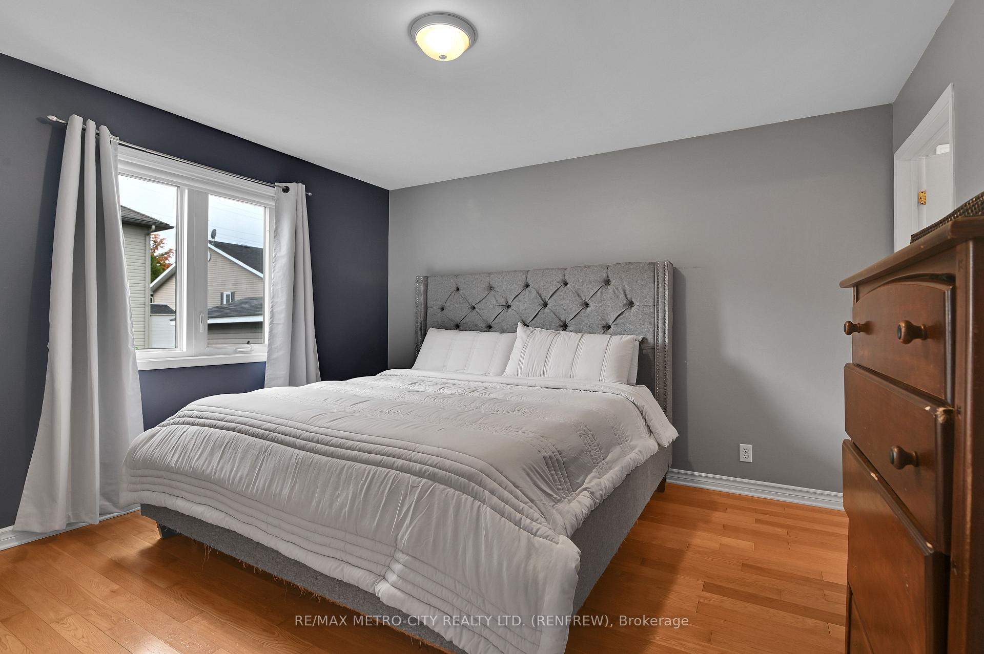 Photo 16 of 91 Haramis Drive, Renfrew — HOMEH
