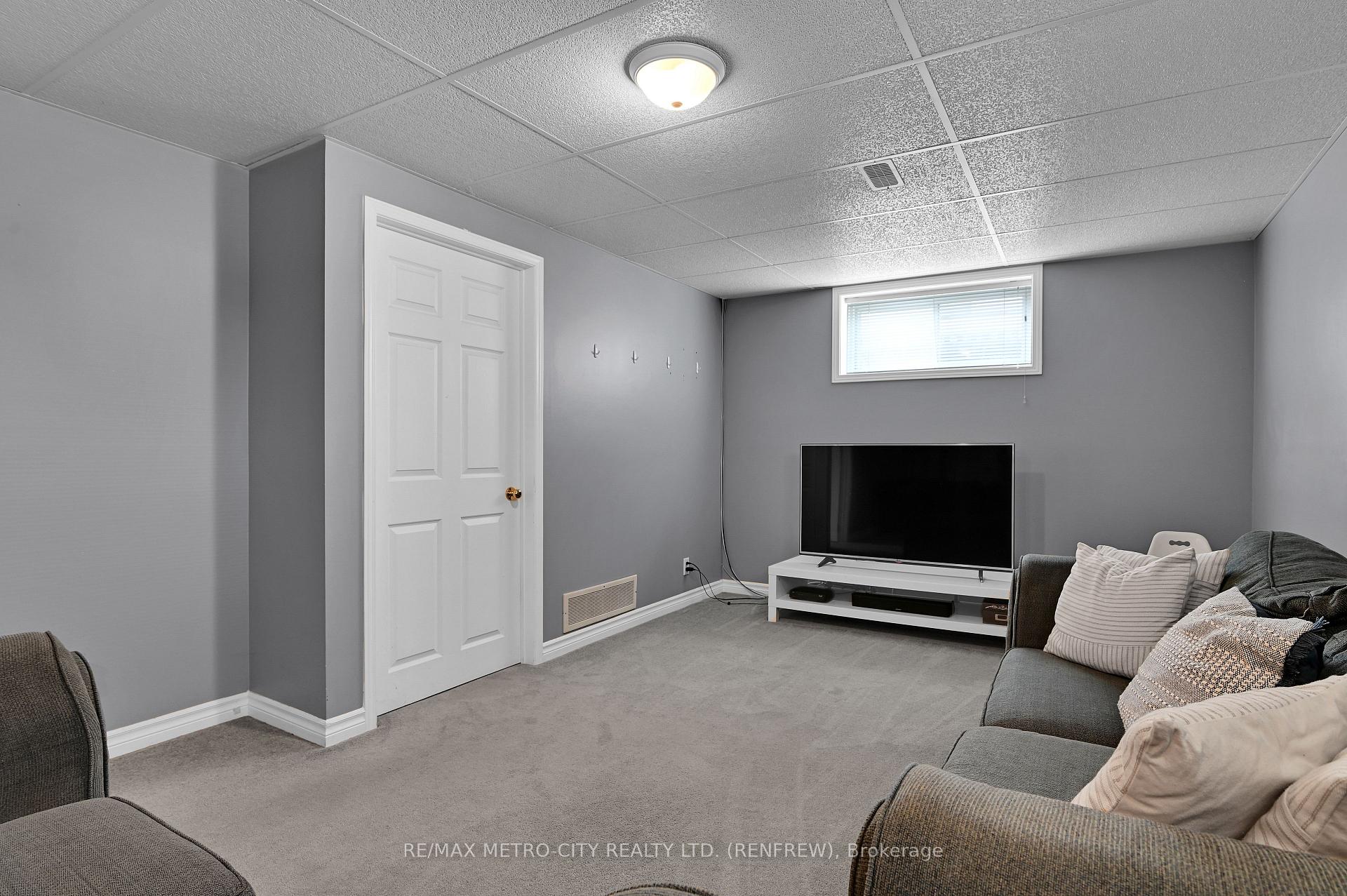 Photo 23 of 91 Haramis Drive, Renfrew — HOMEH