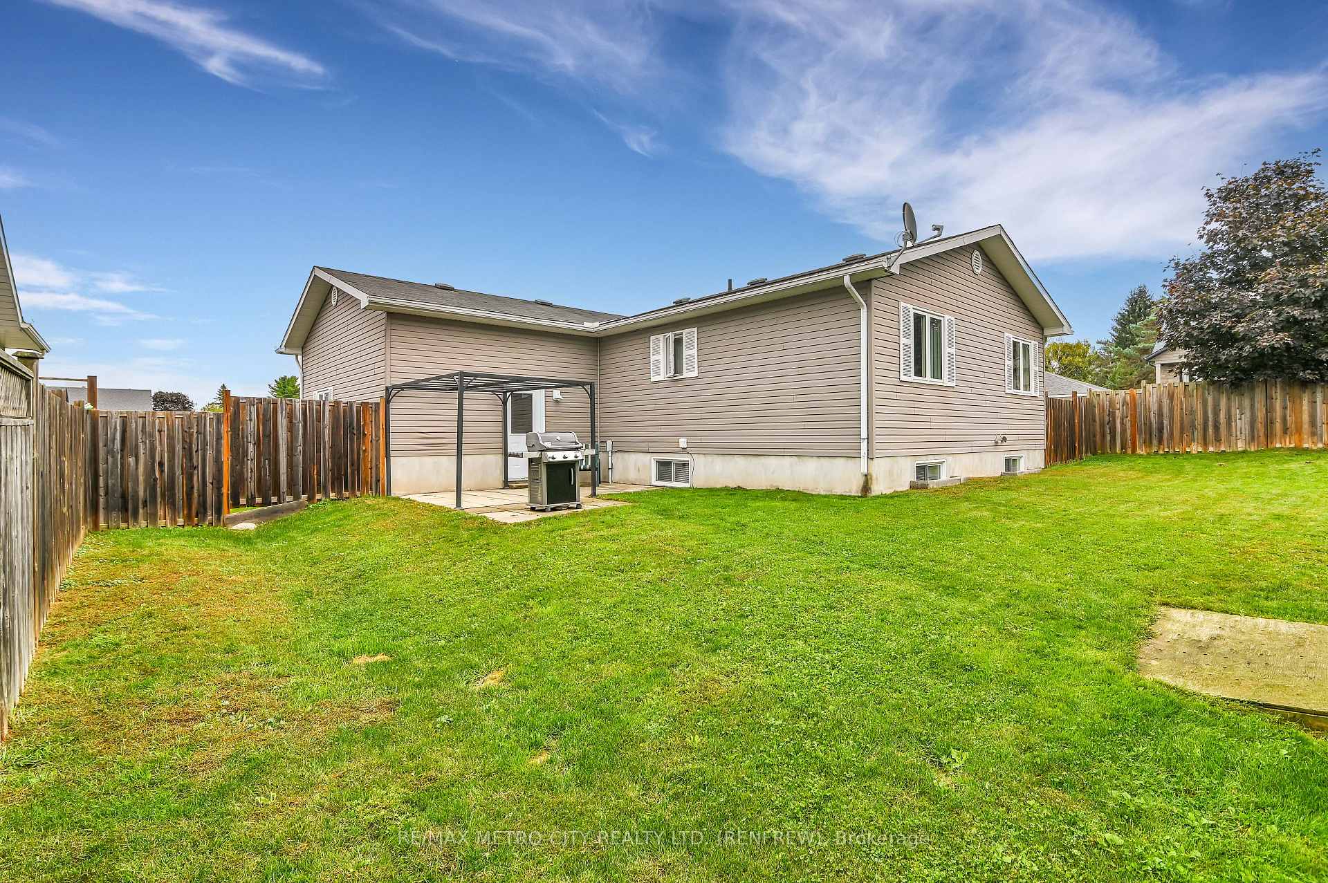 Photo 31 of 91 Haramis Drive, Renfrew — HOMEH