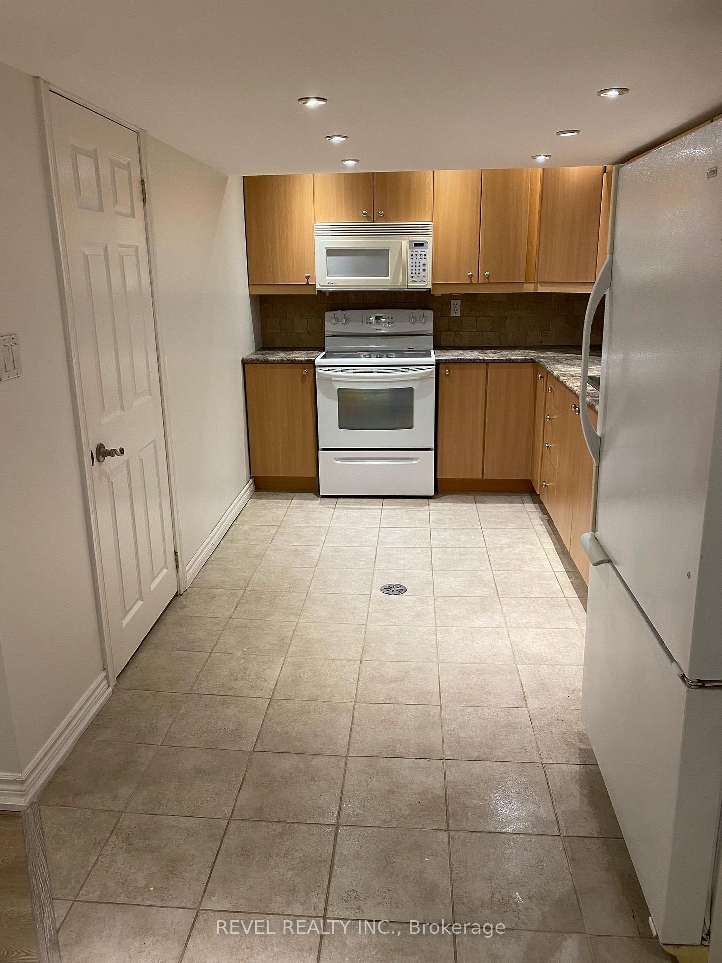 Photo 4 of 1883 Ashford Drive, Pickering, Village East — HOMEH