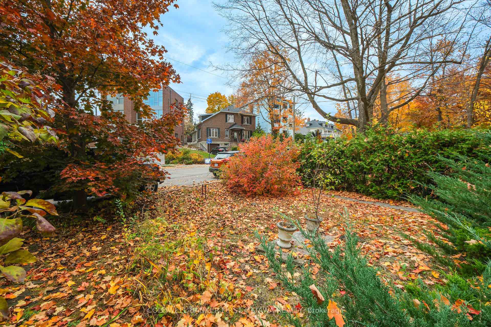 Photo 2 of 38 Acacia Avenue, Ottawa, Rockcliffe — HOMEH