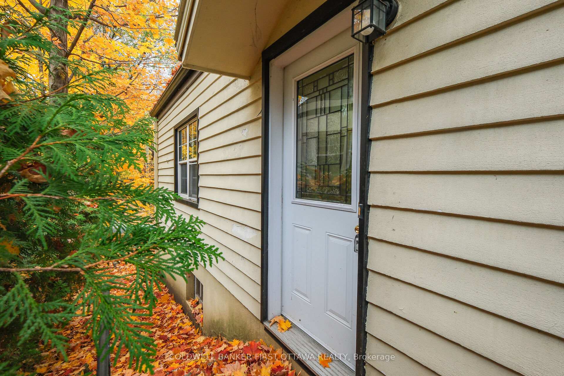 Photo 3 of 38 Acacia Avenue, Ottawa, Rockcliffe — HOMEH