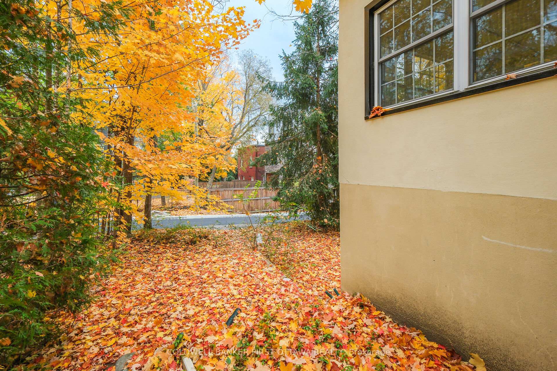 Photo 4 of 38 Acacia Avenue, Ottawa, Rockcliffe — HOMEH