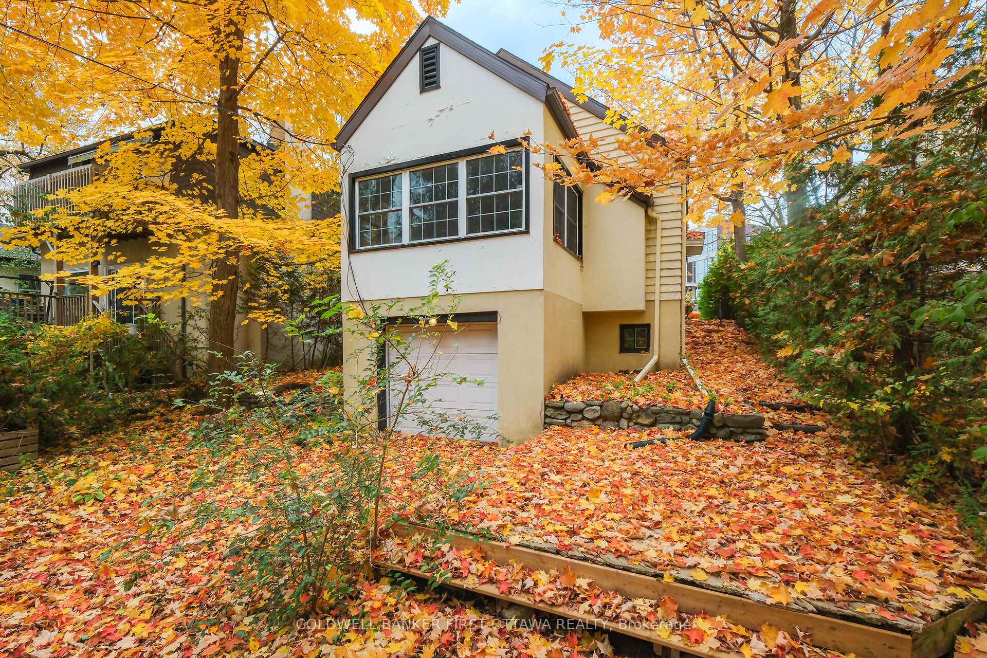 Photo 5 of 38 Acacia Avenue, Ottawa, Rockcliffe — HOMEH
