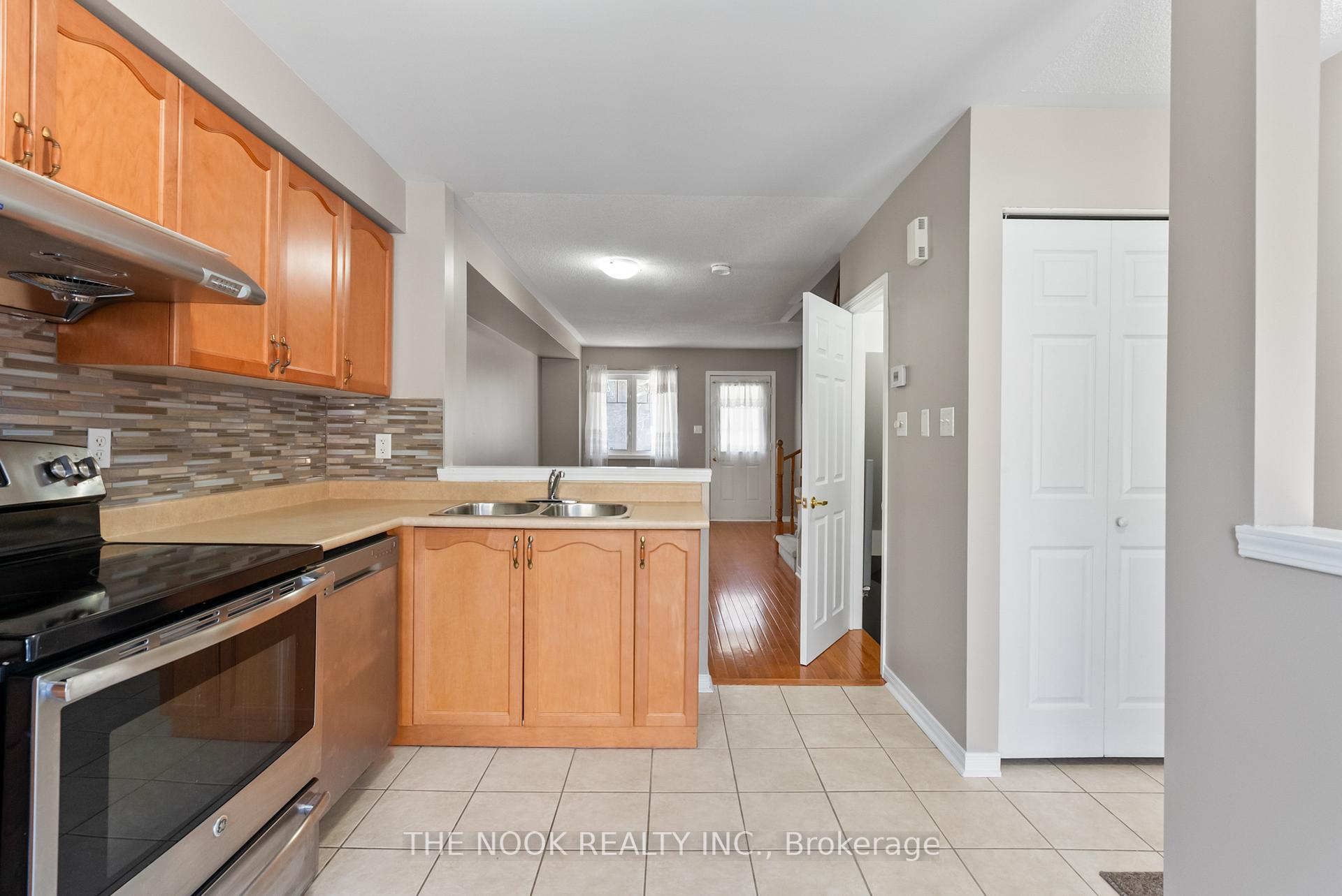 Photo 13 of Unit 8, 1775 Valley Farm Road, Pickering, Town Centre — HOMEH
