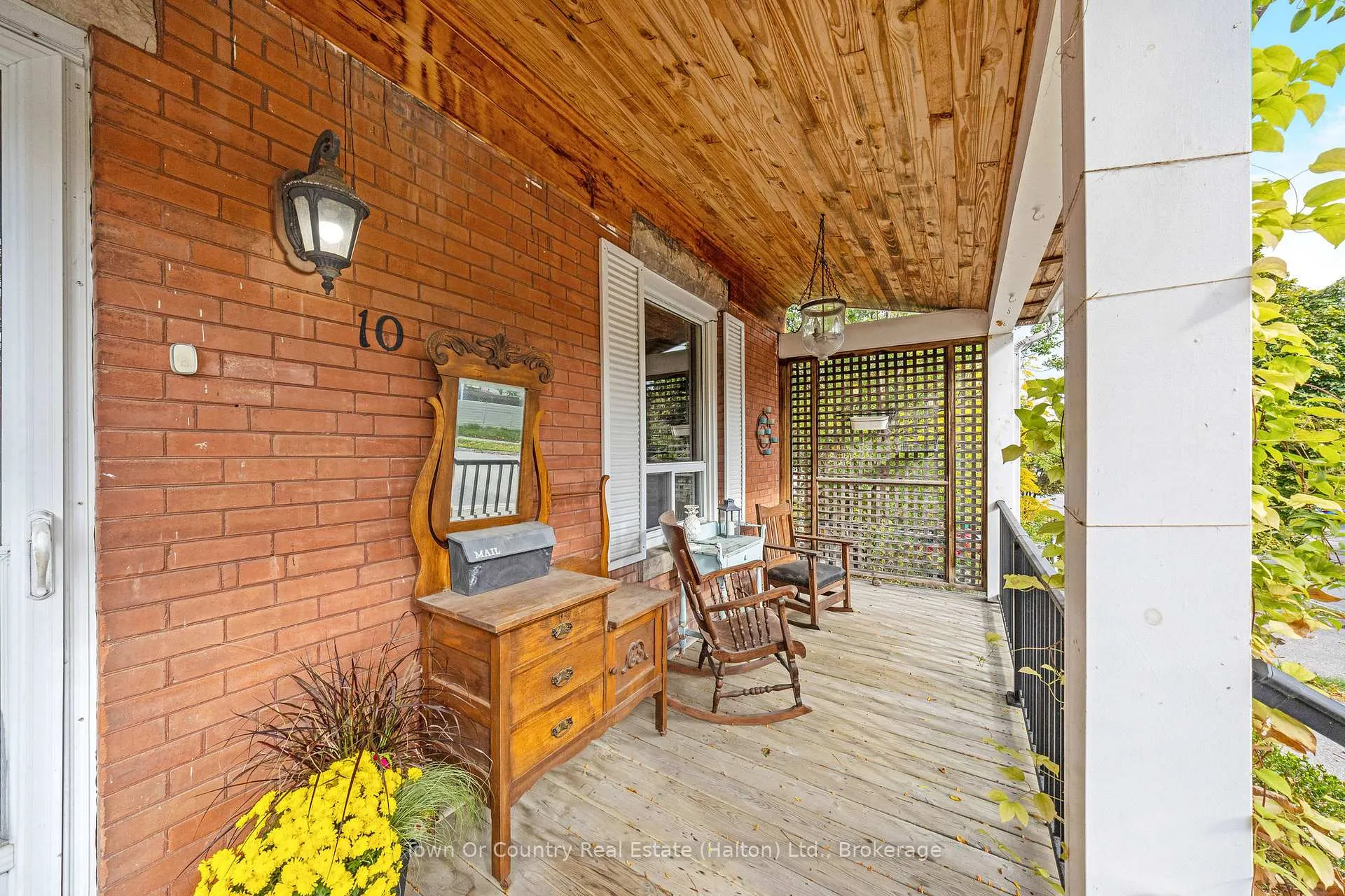 Photo 3 of 10 English Street, Brampton, Brampton West — HOMEH