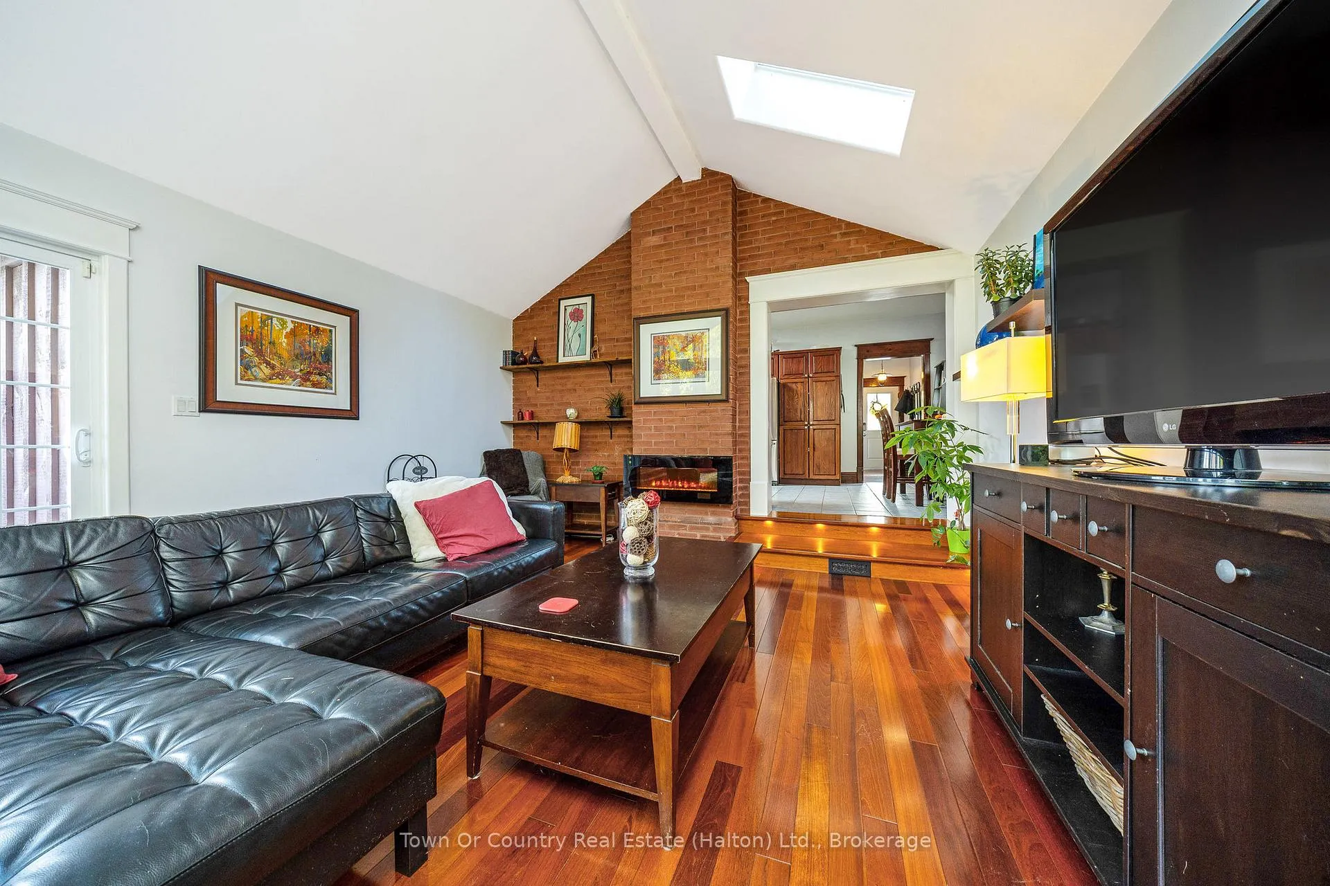 Photo 6 of 10 English Street, Brampton, Brampton West — HOMEH