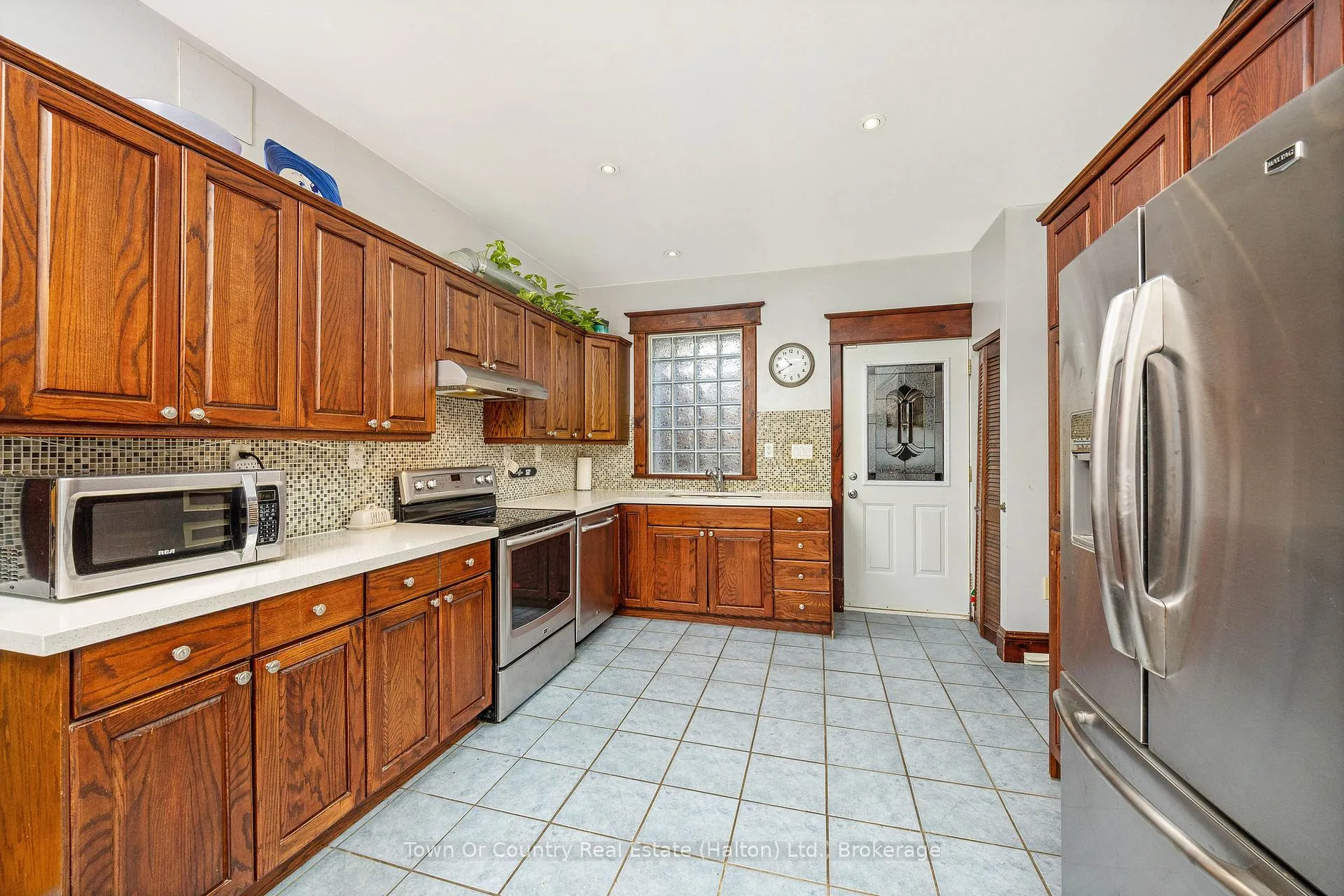 Photo 8 of 10 English Street, Brampton, Brampton West — HOMEH