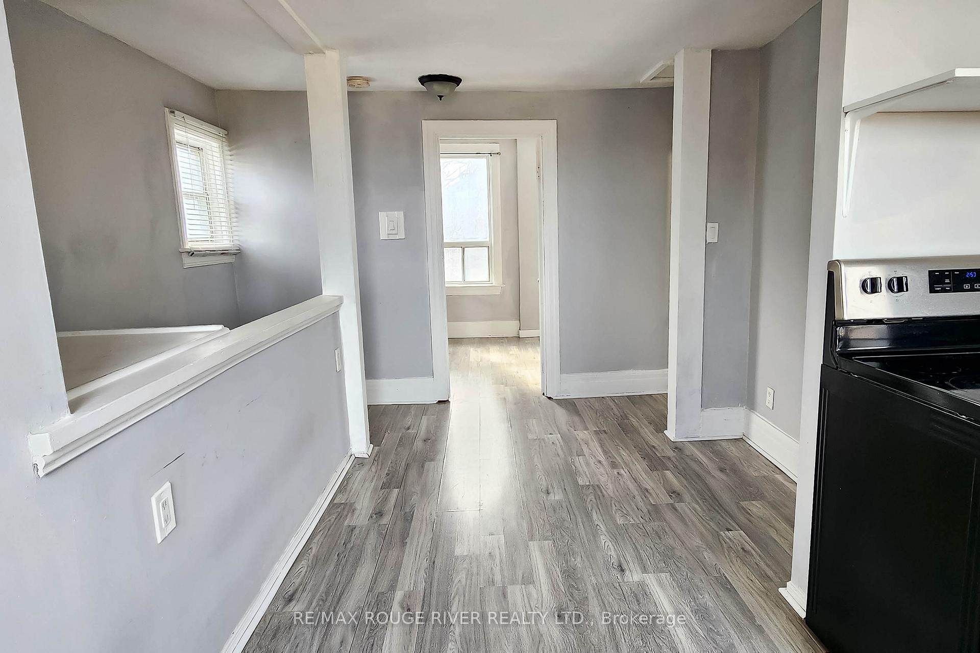 Photo 3 of 284 Albert Street, Oshawa, Central — HOMEH