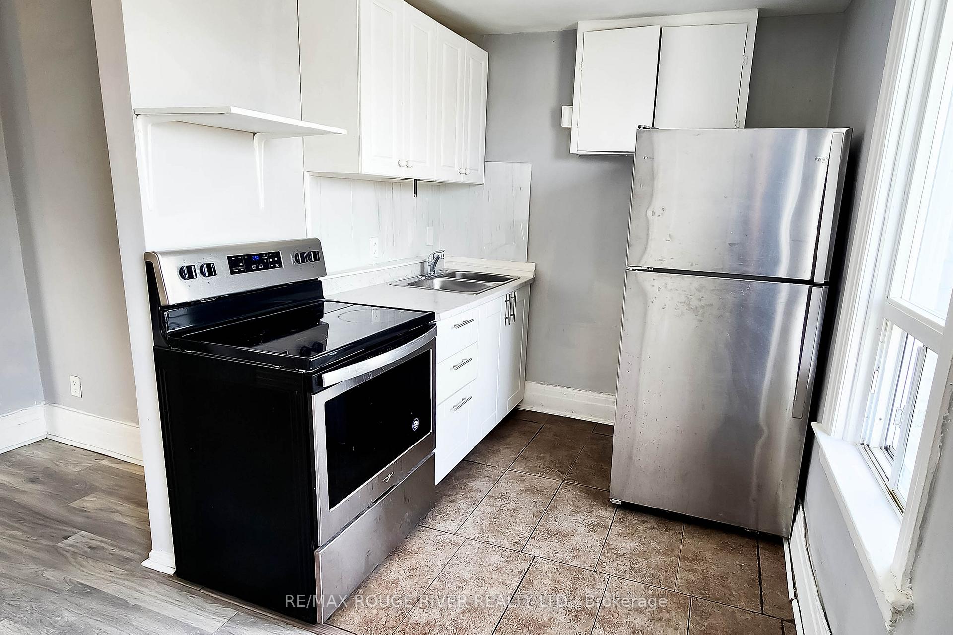 Photo 5 of 284 Albert Street, Oshawa, Central — HOMEH