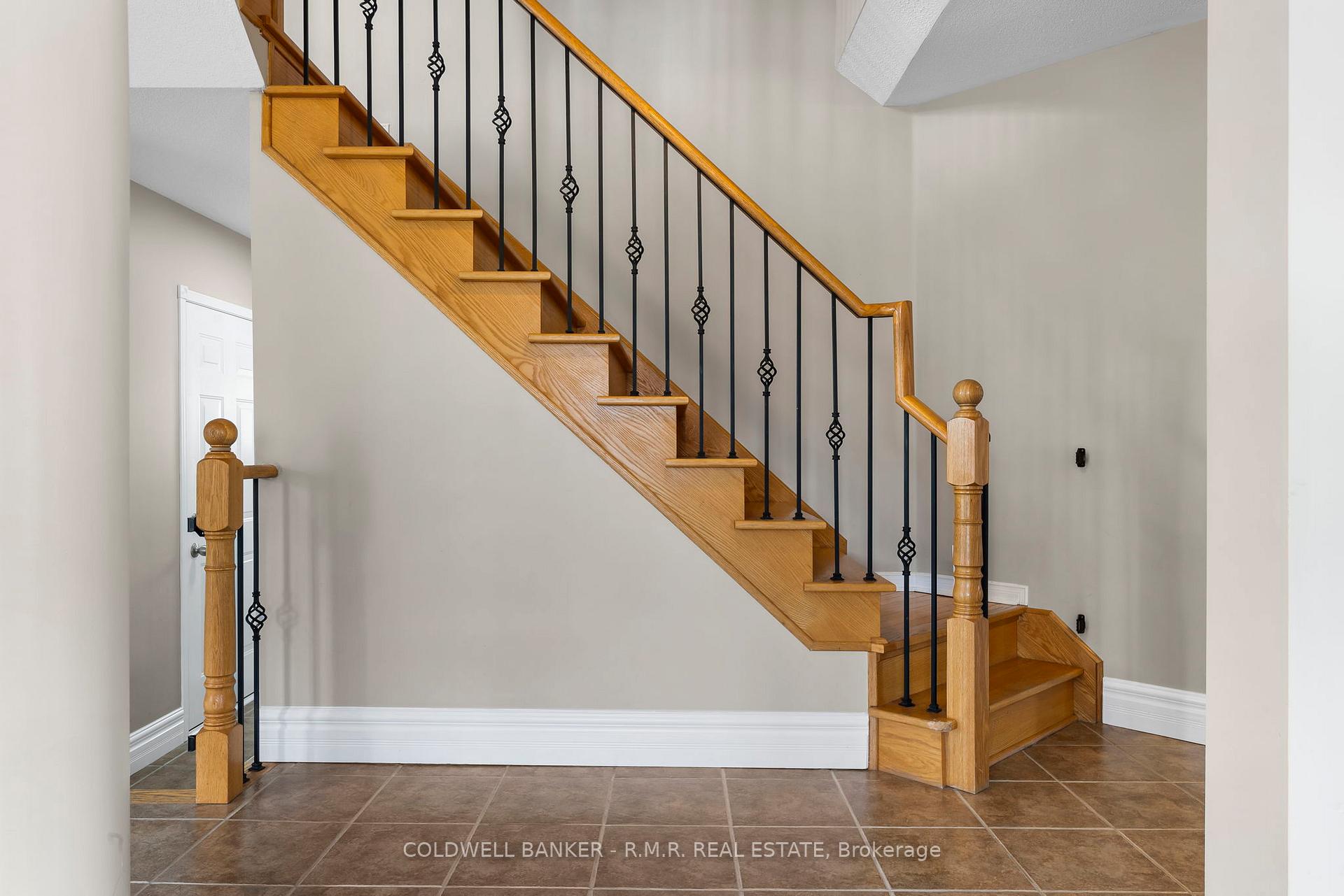 Photo 3 of 1151 Ashgrove Crescent, Oshawa, Pinecrest — HOMEH