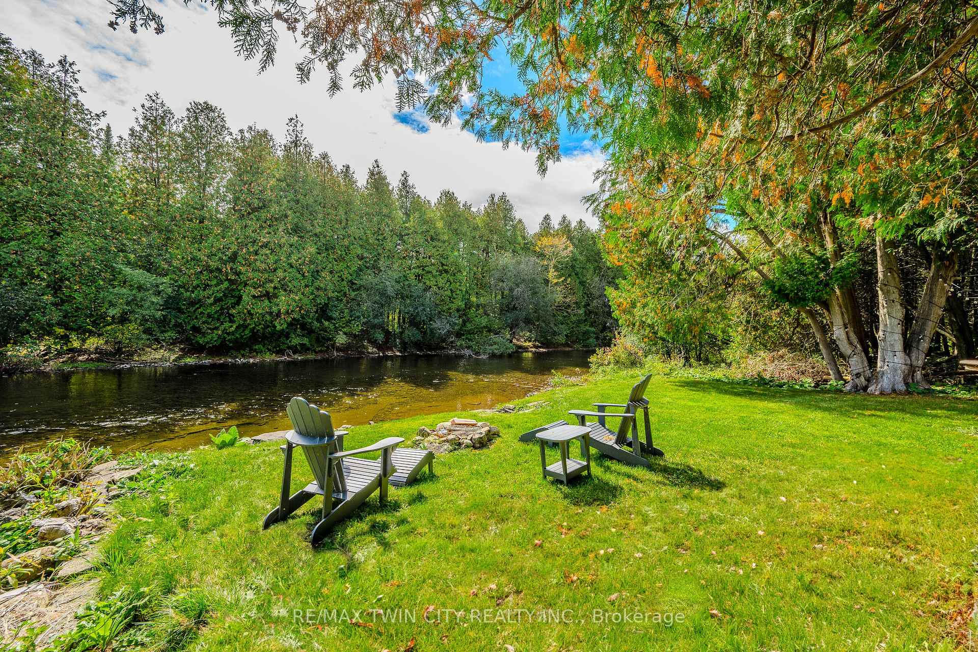 Photo 3 of 641 Watson Road S, Puslinch, Rural Puslinch East — HOMEH