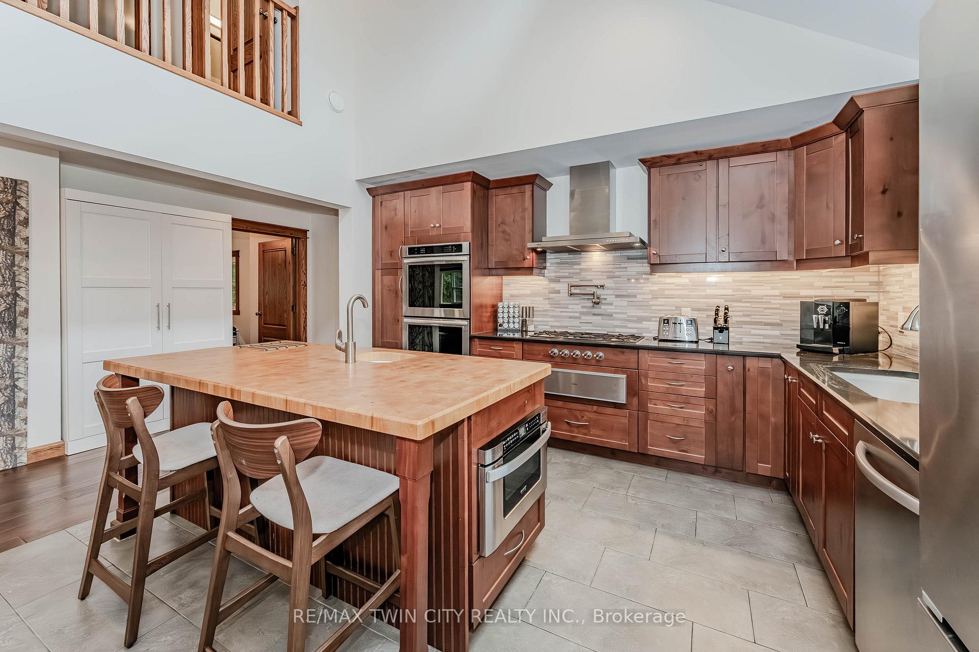 Photo 9 of 641 Watson Road S, Puslinch, Rural Puslinch East — HOMEH