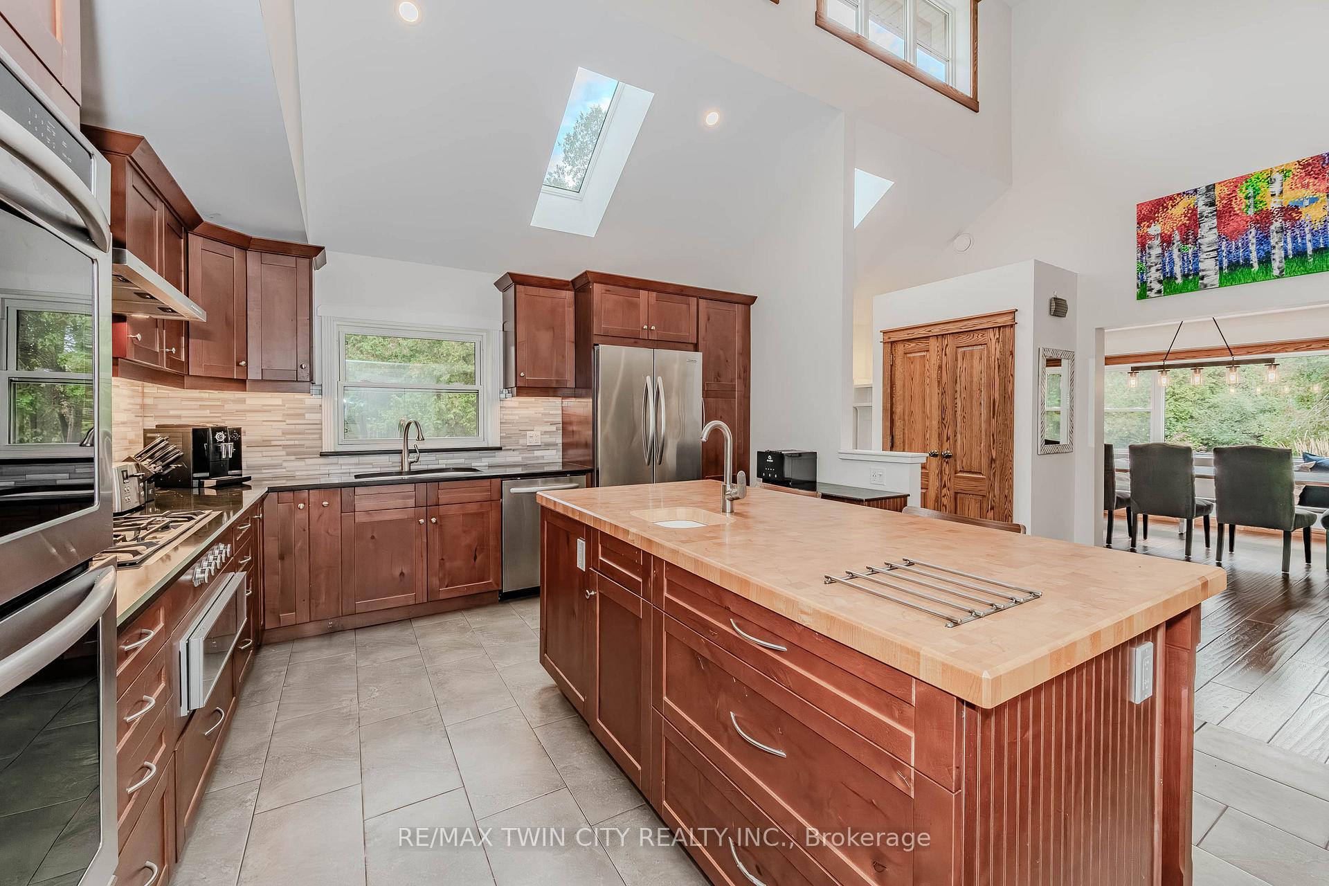 Photo 10 of 641 Watson Road S, Puslinch, Rural Puslinch East — HOMEH