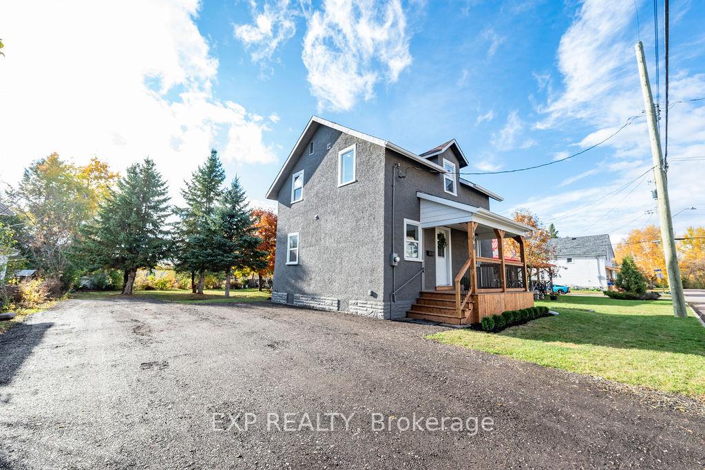 Photo 2 of 146 Blake Street, Renfrew — HOMEH