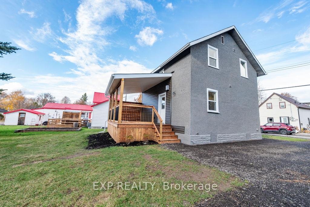 Photo 7 of 146 Blake Street, Renfrew — HOMEH