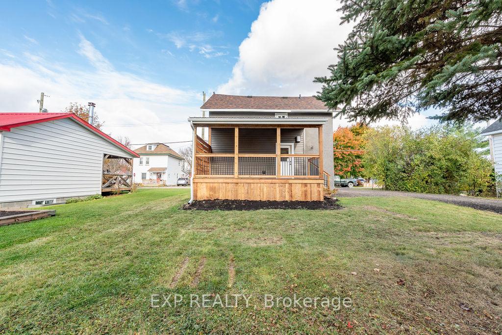 Photo 8 of 146 Blake Street, Renfrew — HOMEH