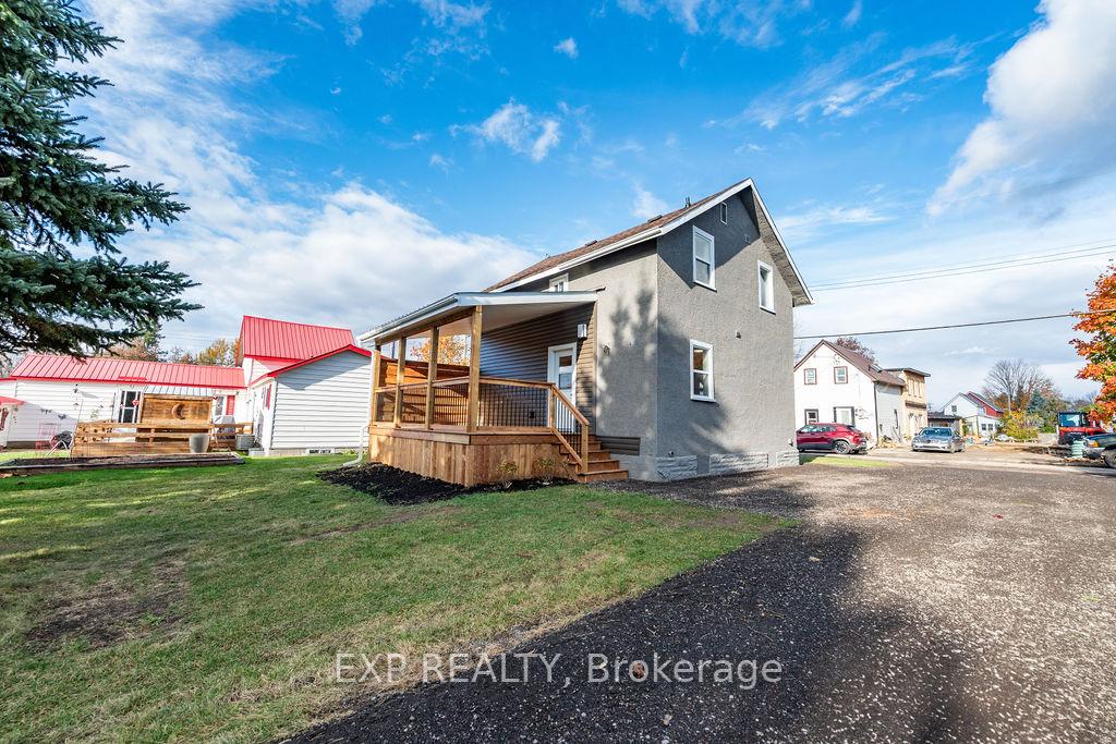Photo 10 of 146 Blake Street, Renfrew — HOMEH