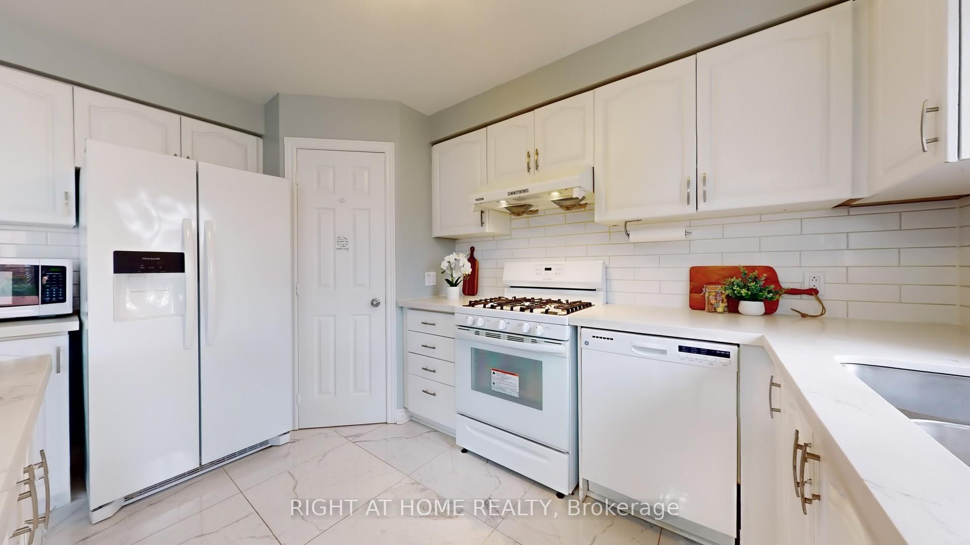 Photo 16 of 893 Sundance Circle, Oshawa, Northglen — HOMEH