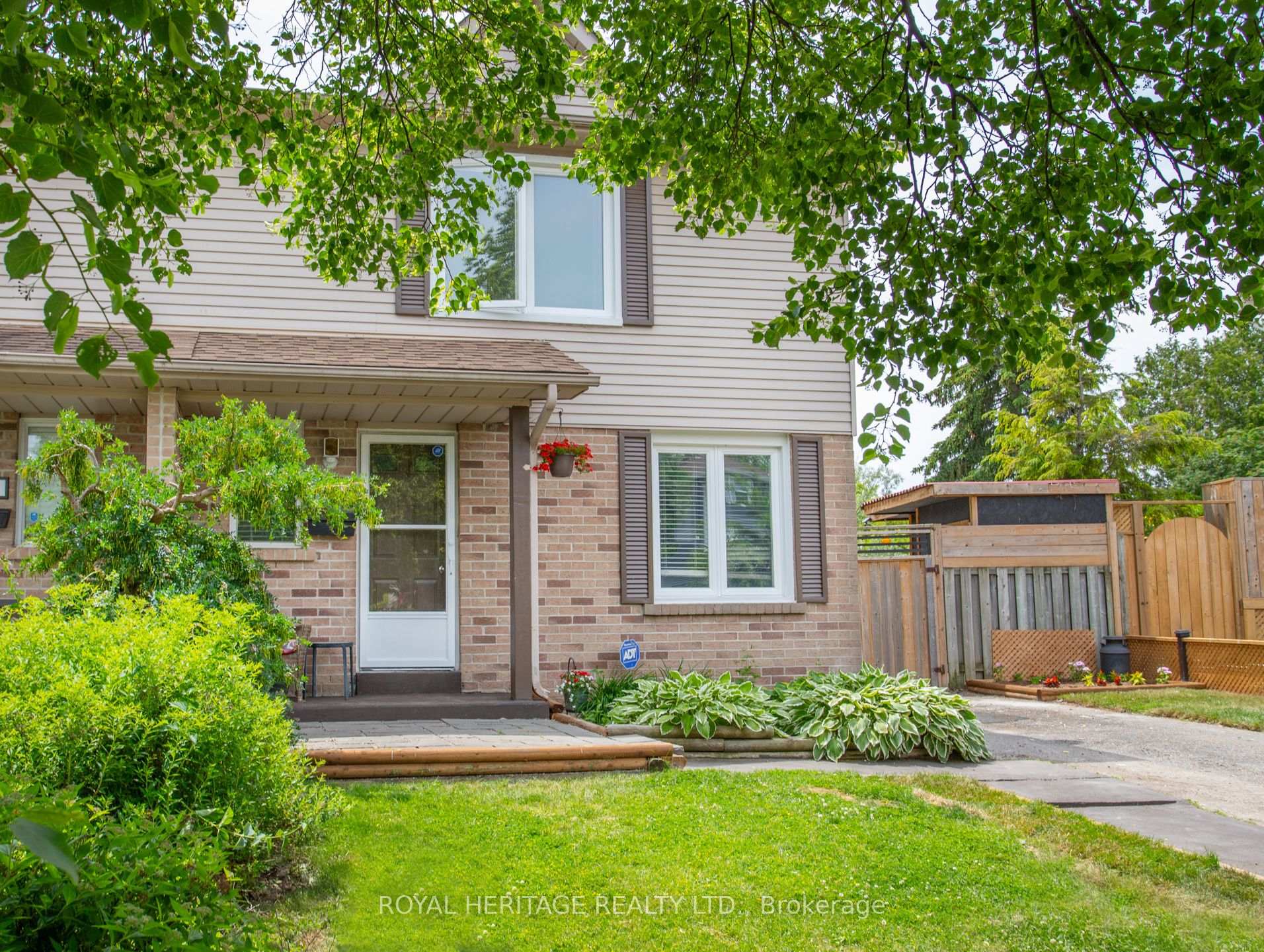 Photo 2 of 621 Cobblehill Drive, Oshawa, Pinecrest — HOMEH